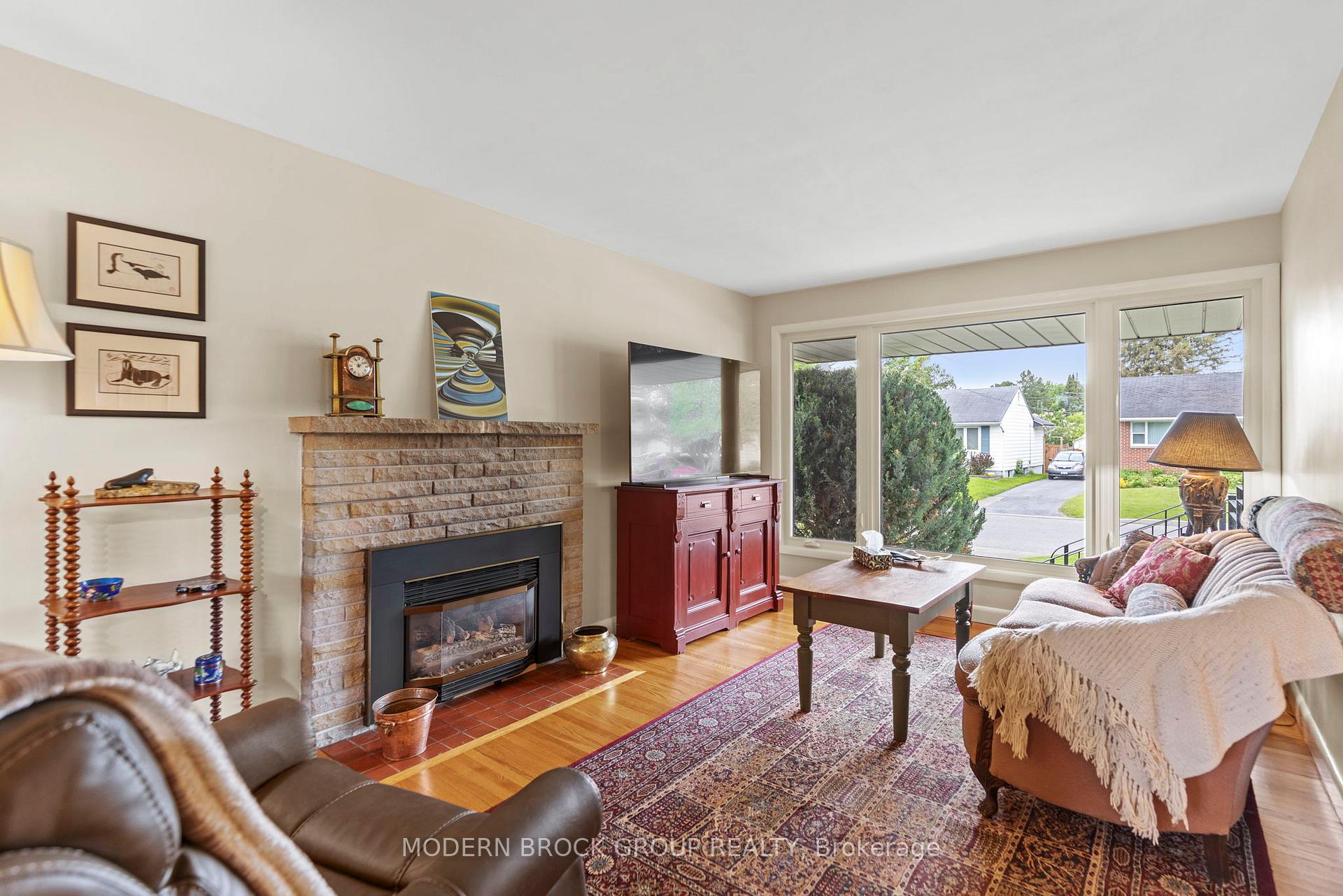 Photo 2 of 758 Royal Crescent, Prescott — HOMEH