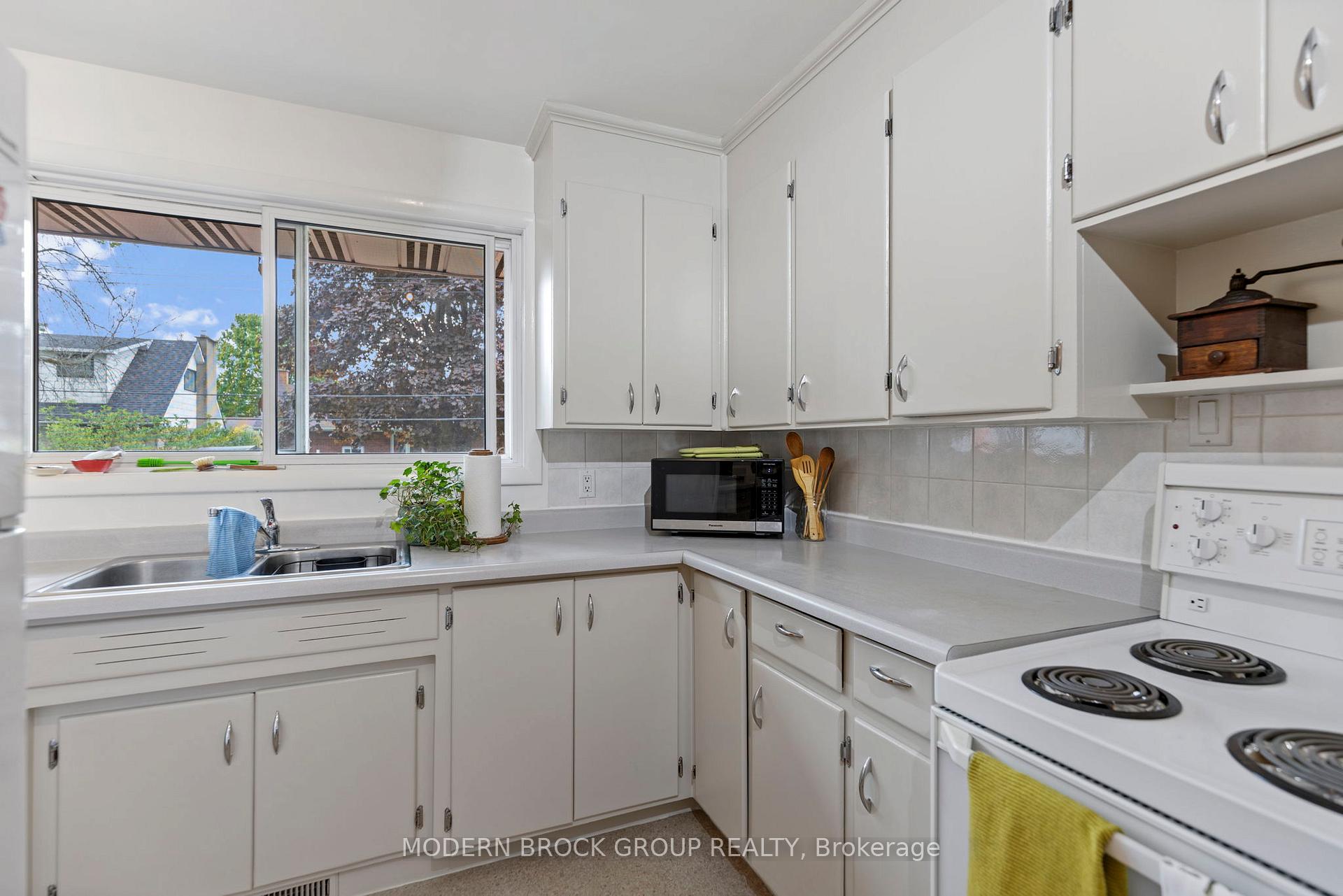Photo 4 of 758 Royal Crescent, Prescott — HOMEH