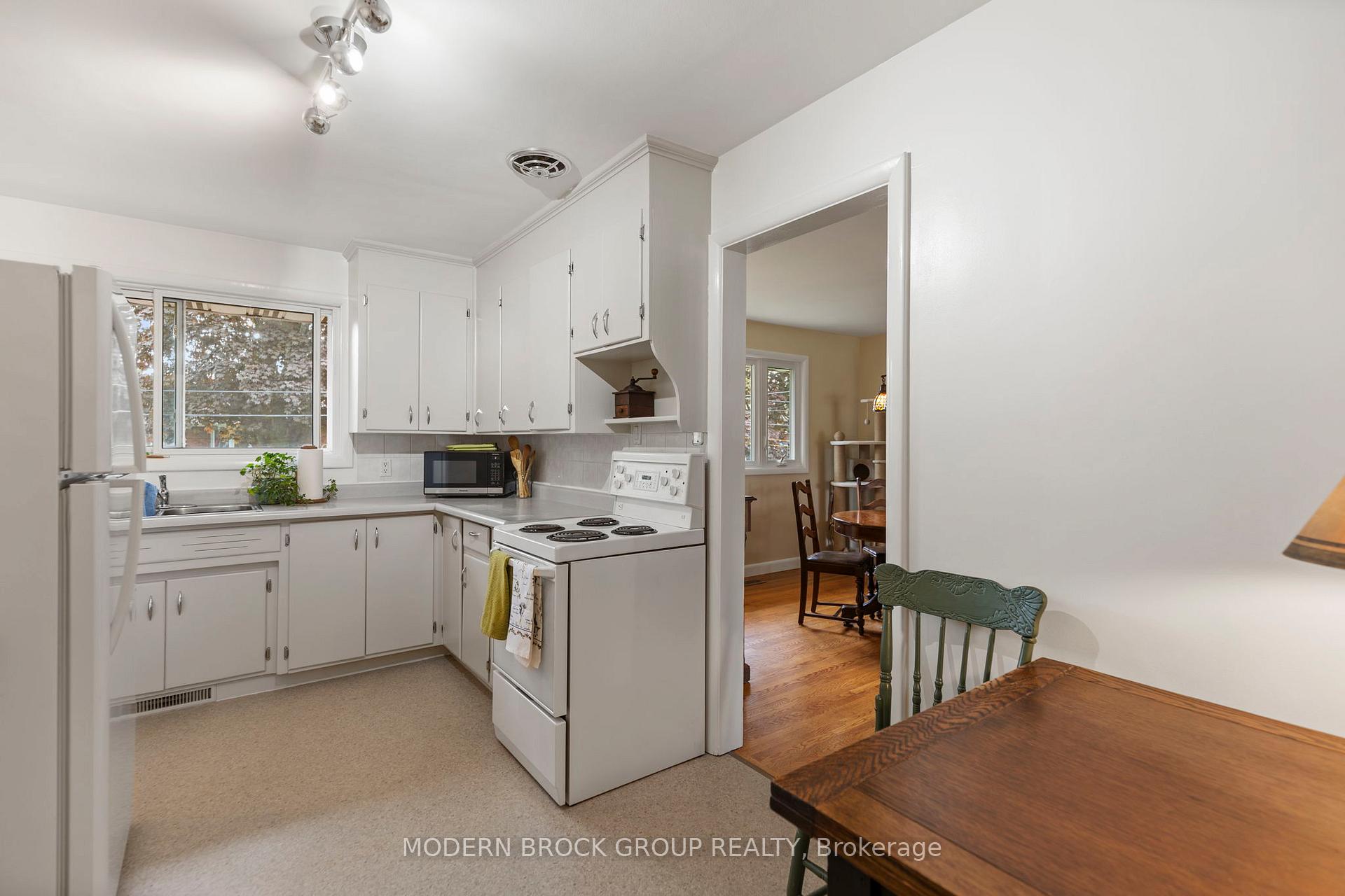 Photo 7 of 758 Royal Crescent, Prescott — HOMEH
