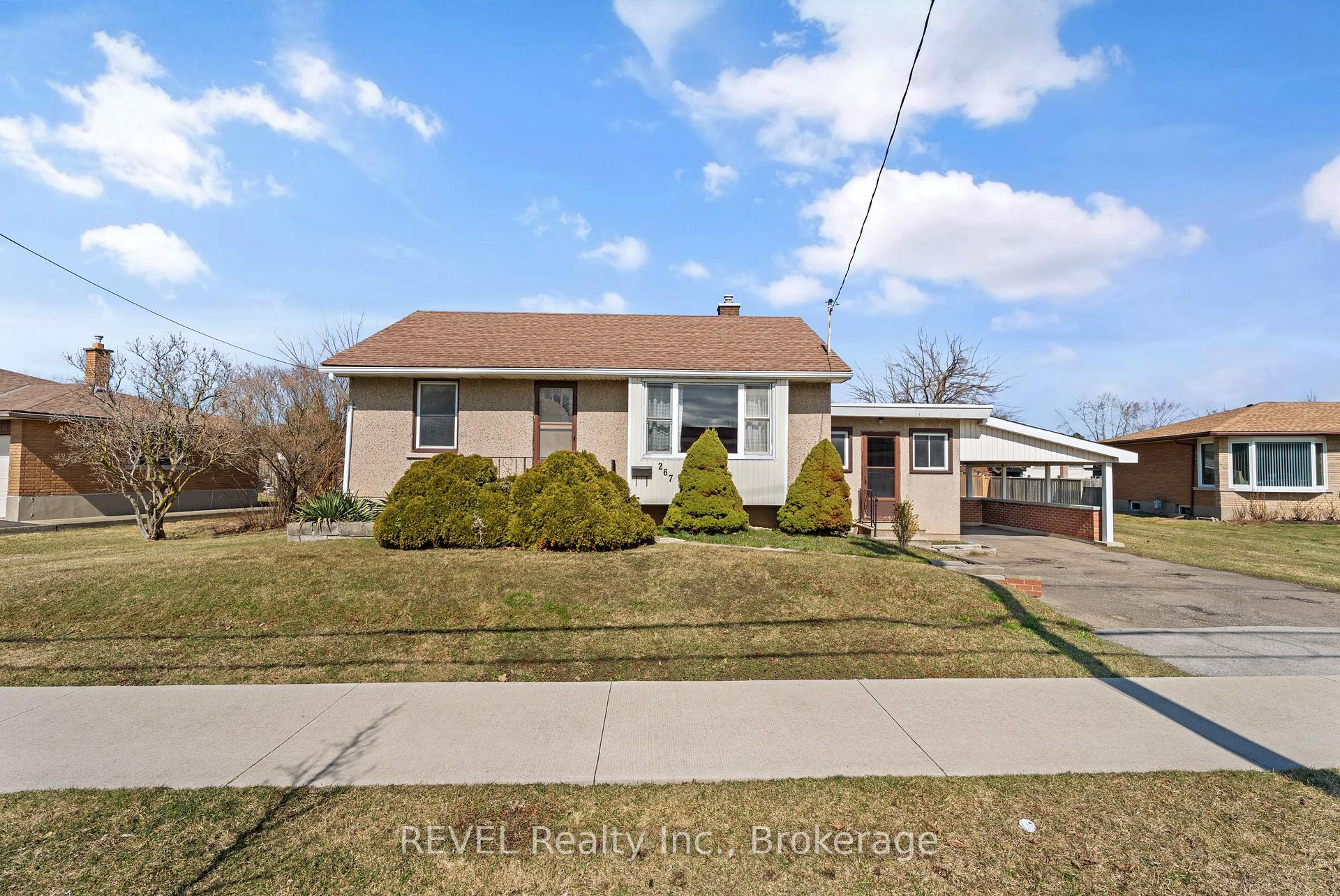 Front of 267 Lakeshore Road