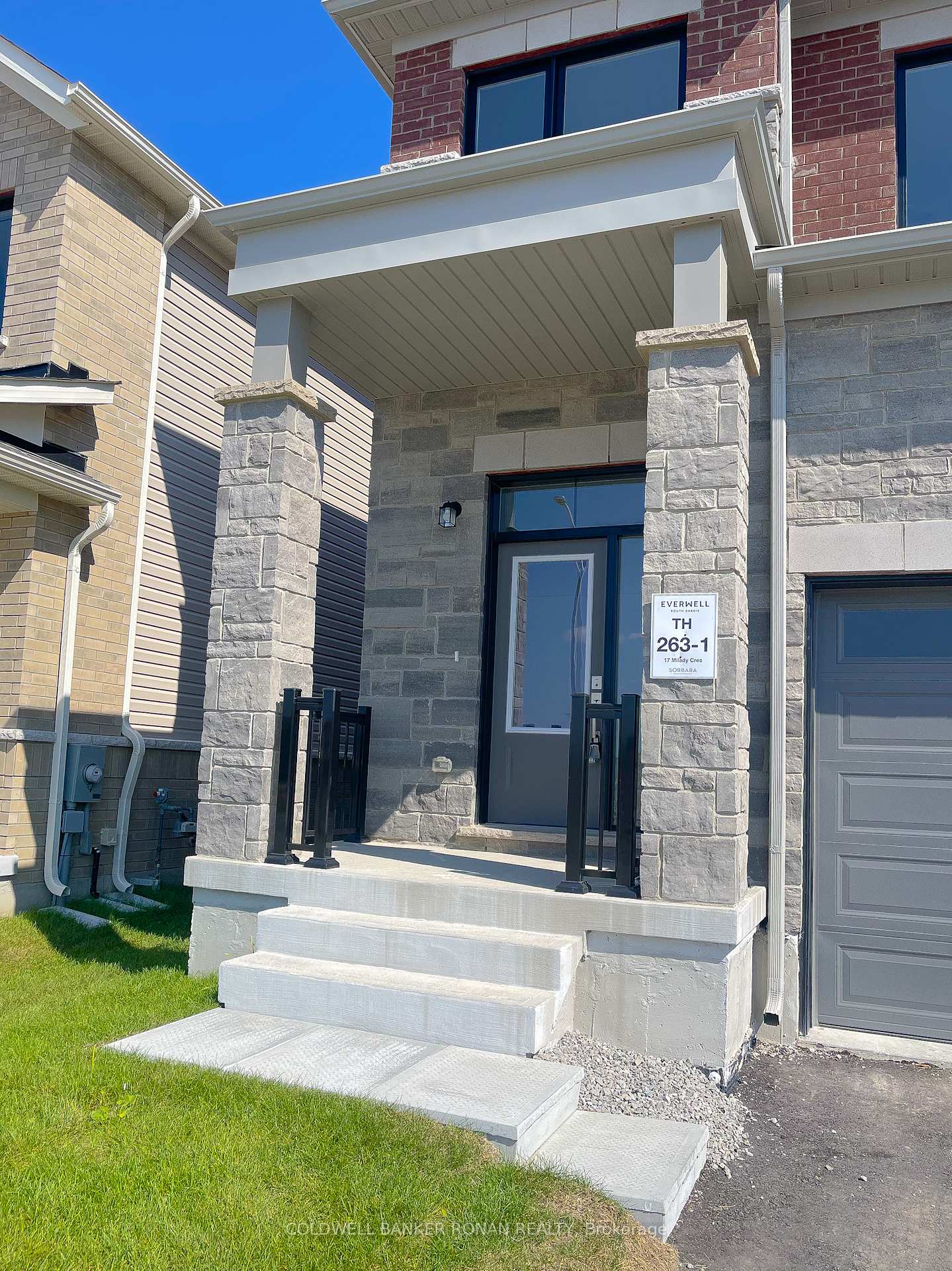 Photo 4 of 17 Milady Crescent, Barrie, Rural Barrie Southeast — HOMEH