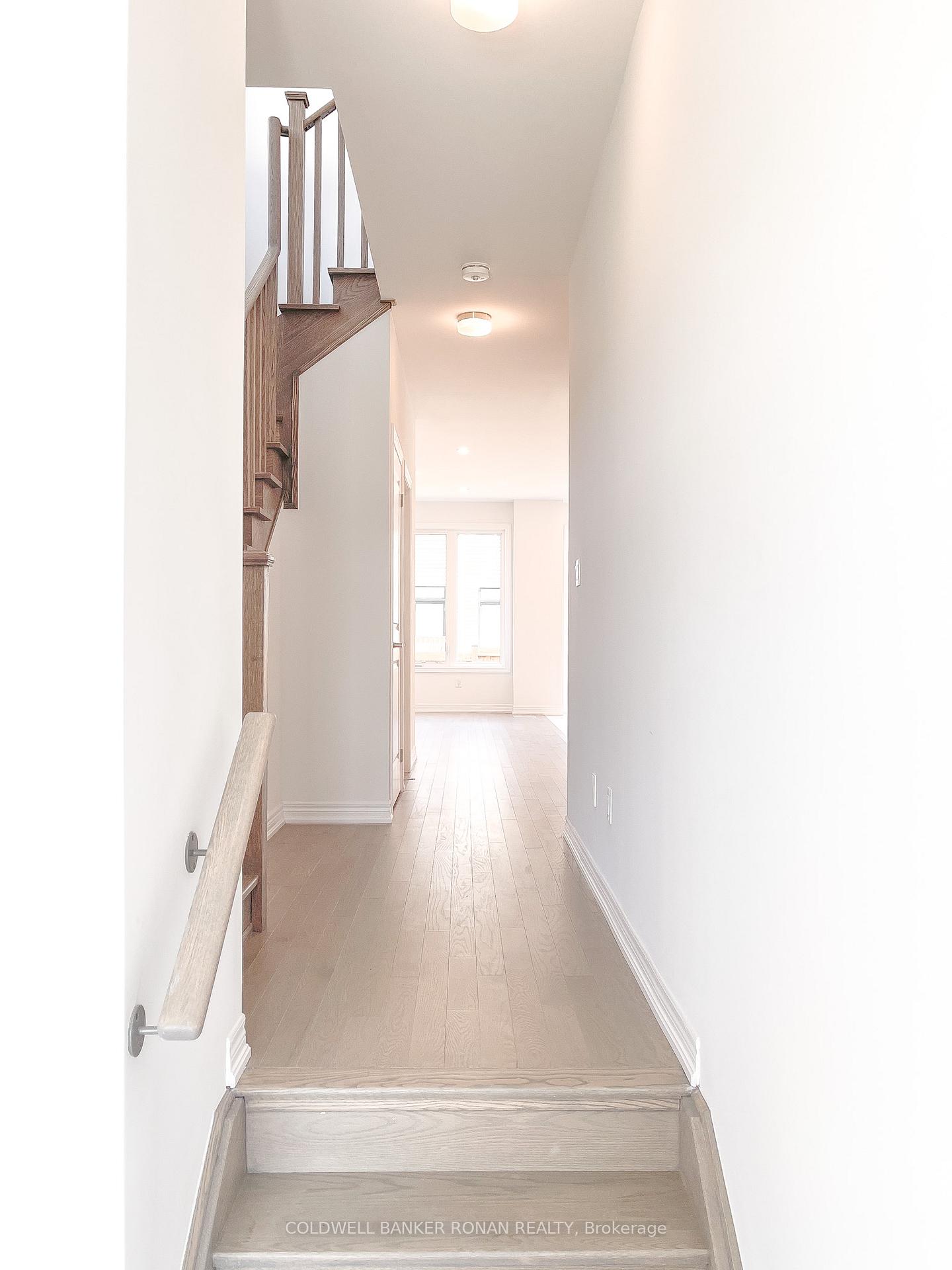 Photo 3 of 17 Milady Crescent, Barrie, Rural Barrie Southeast — HOMEH