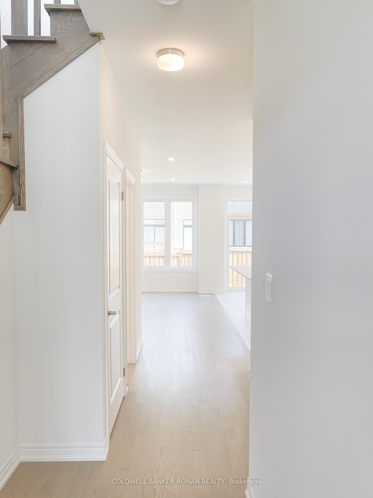 Photo 5 of 17 Milady Crescent, Barrie, Rural Barrie Southeast — HOMEH