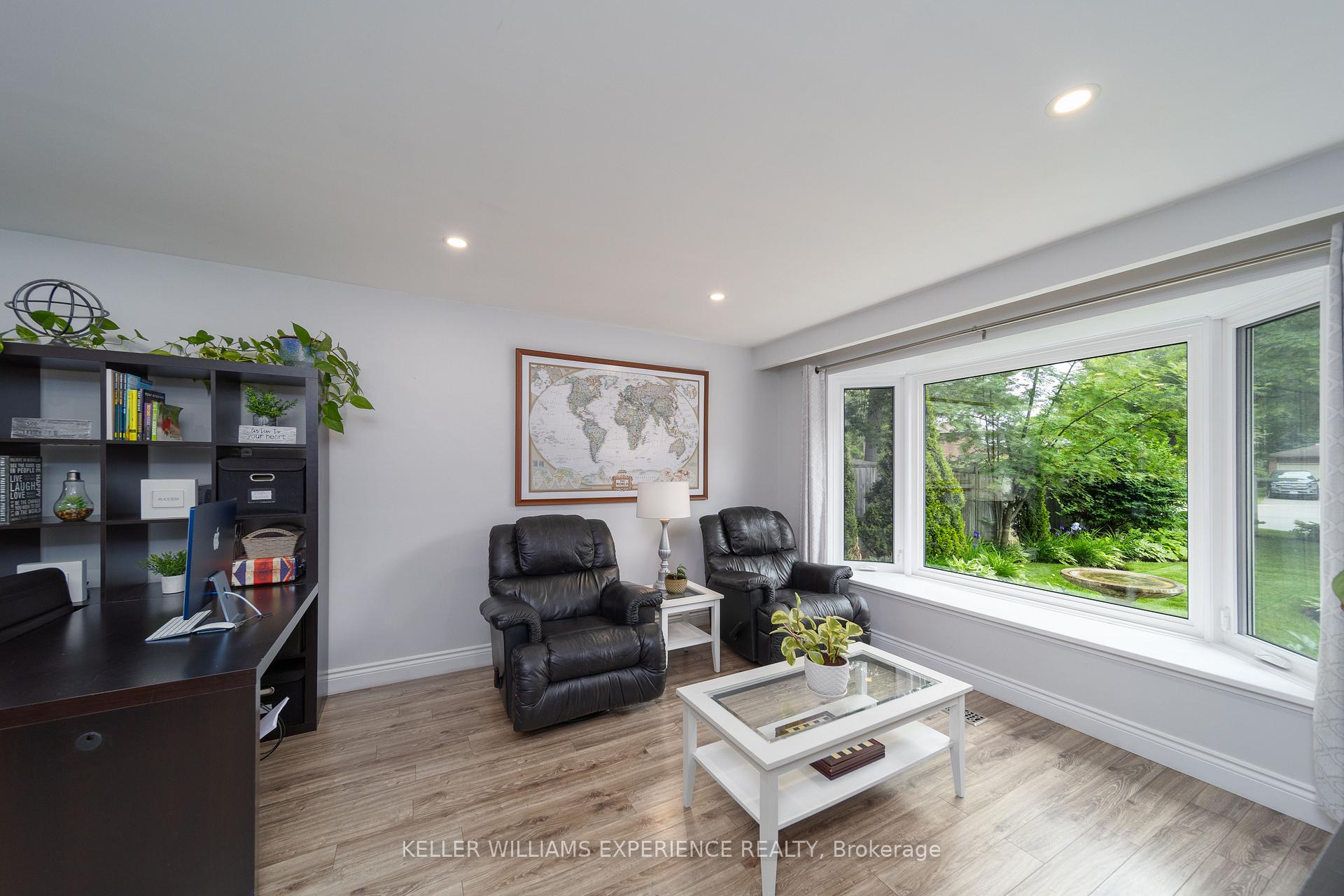 Photo 8 of 2 Hailey Hollow, Barrie, Letitia Heights — HOMEH