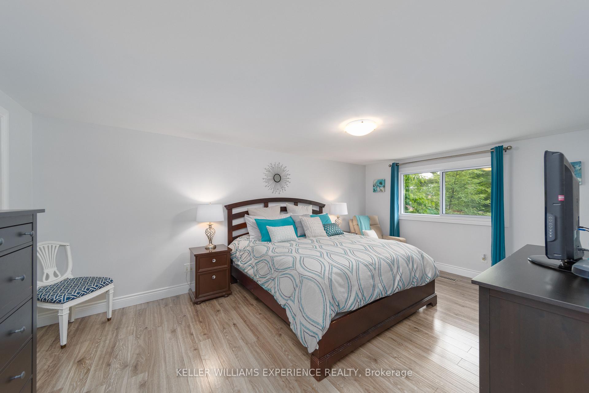 Photo 5 of 2 Hailey Hollow, Barrie, Letitia Heights — HOMEH