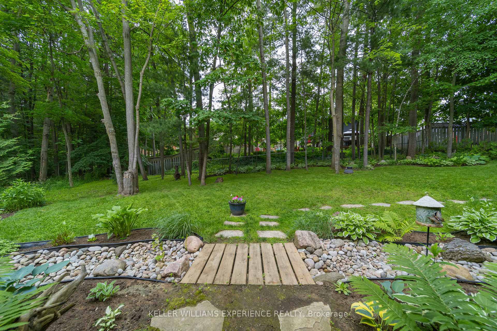 Photo 13 of 2 Hailey Hollow, Barrie, Letitia Heights — HOMEH