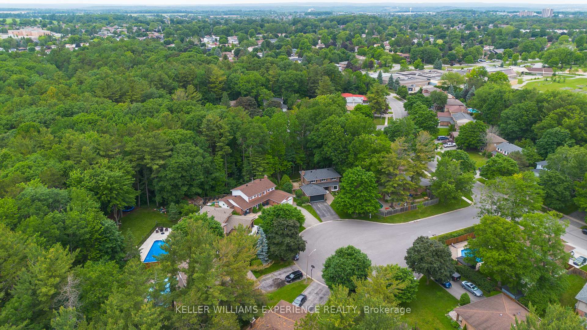 Photo 11 of 2 Hailey Hollow, Barrie, Letitia Heights — HOMEH