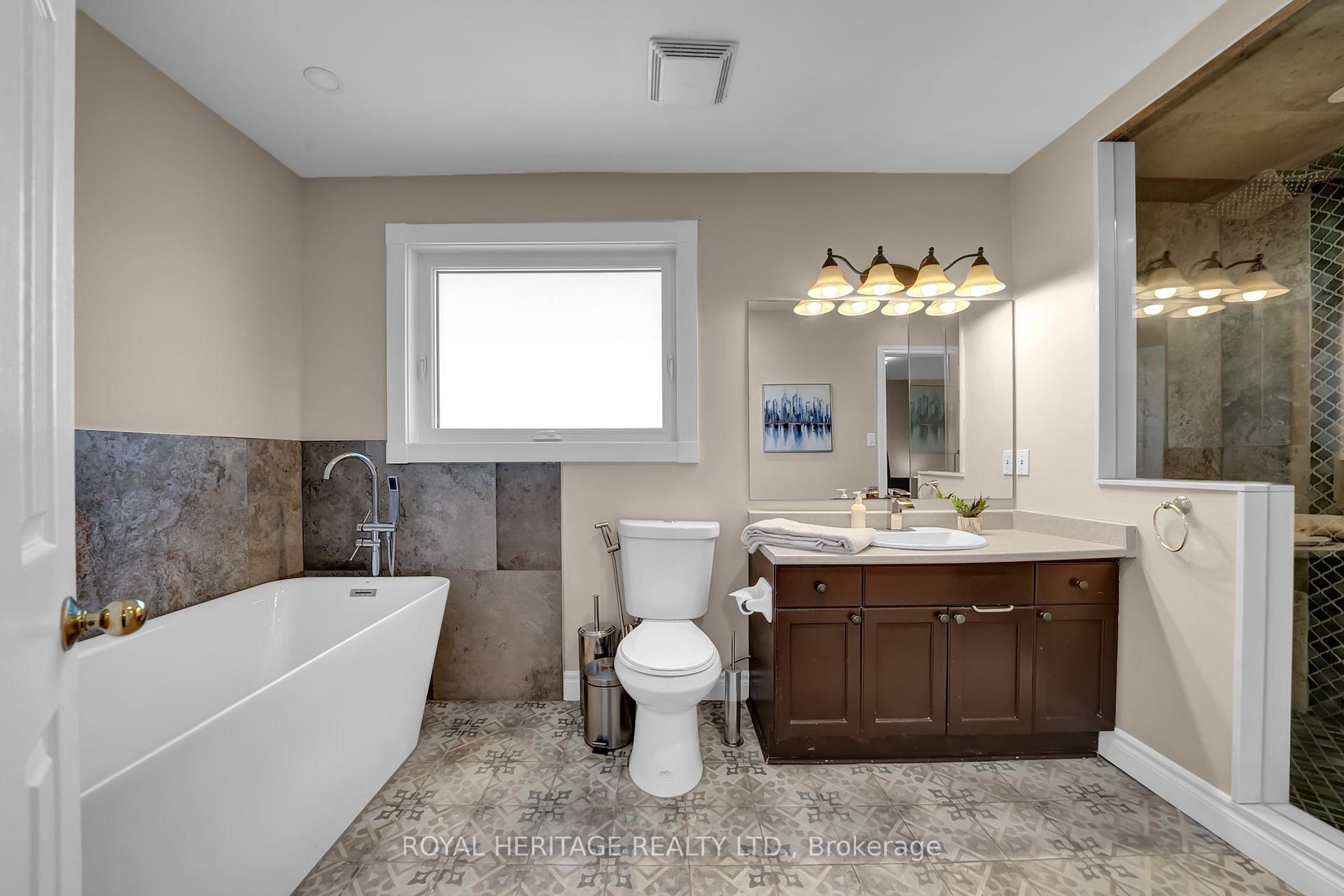 Photo 11 of 130 Brownstone Crescent, Clarington, Courtice — HOMEH