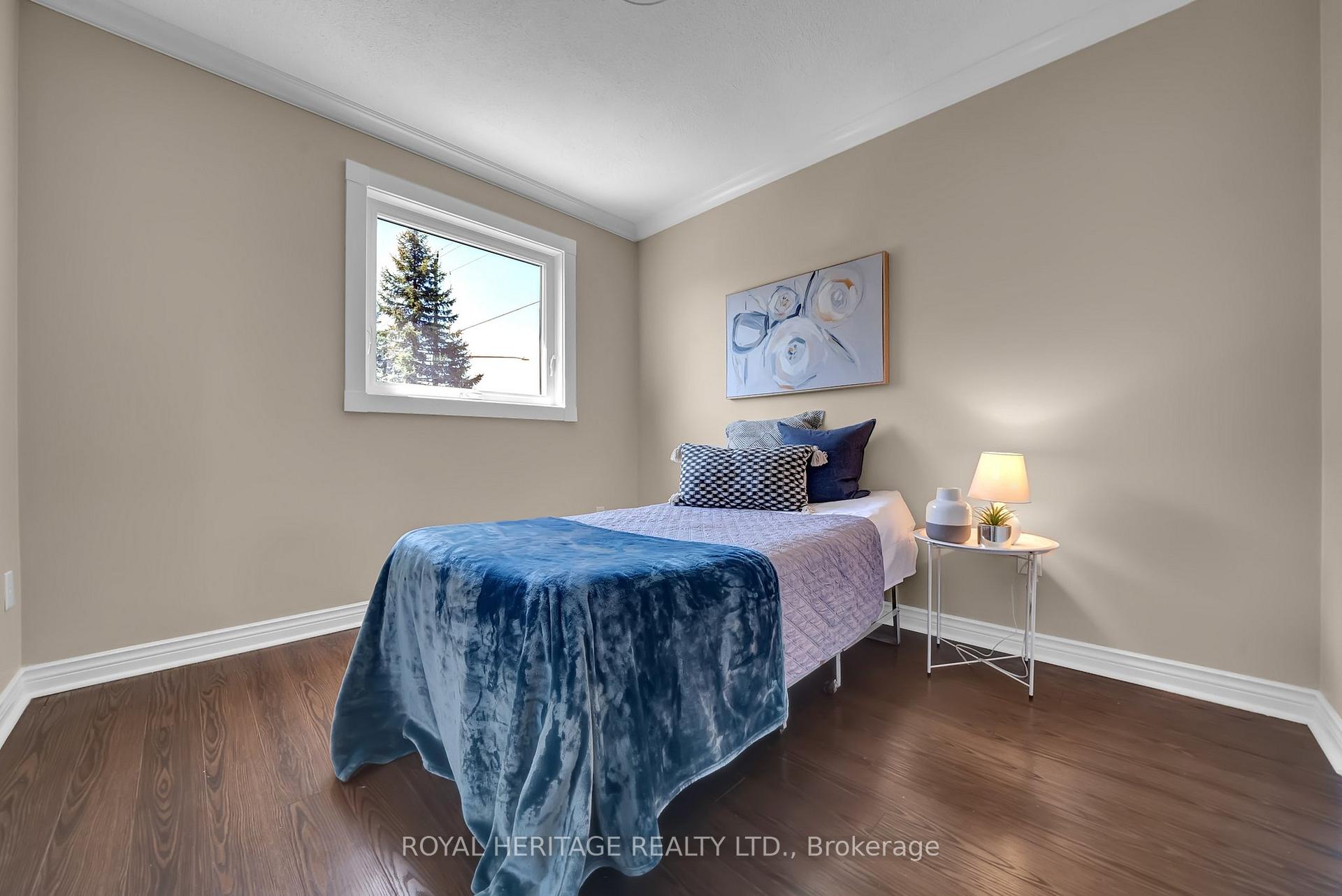 Photo 8 of 130 Brownstone Crescent, Clarington, Courtice — HOMEH