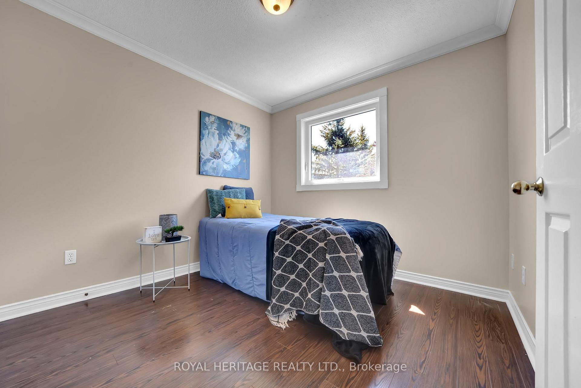 Photo 10 of 130 Brownstone Crescent, Clarington, Courtice — HOMEH