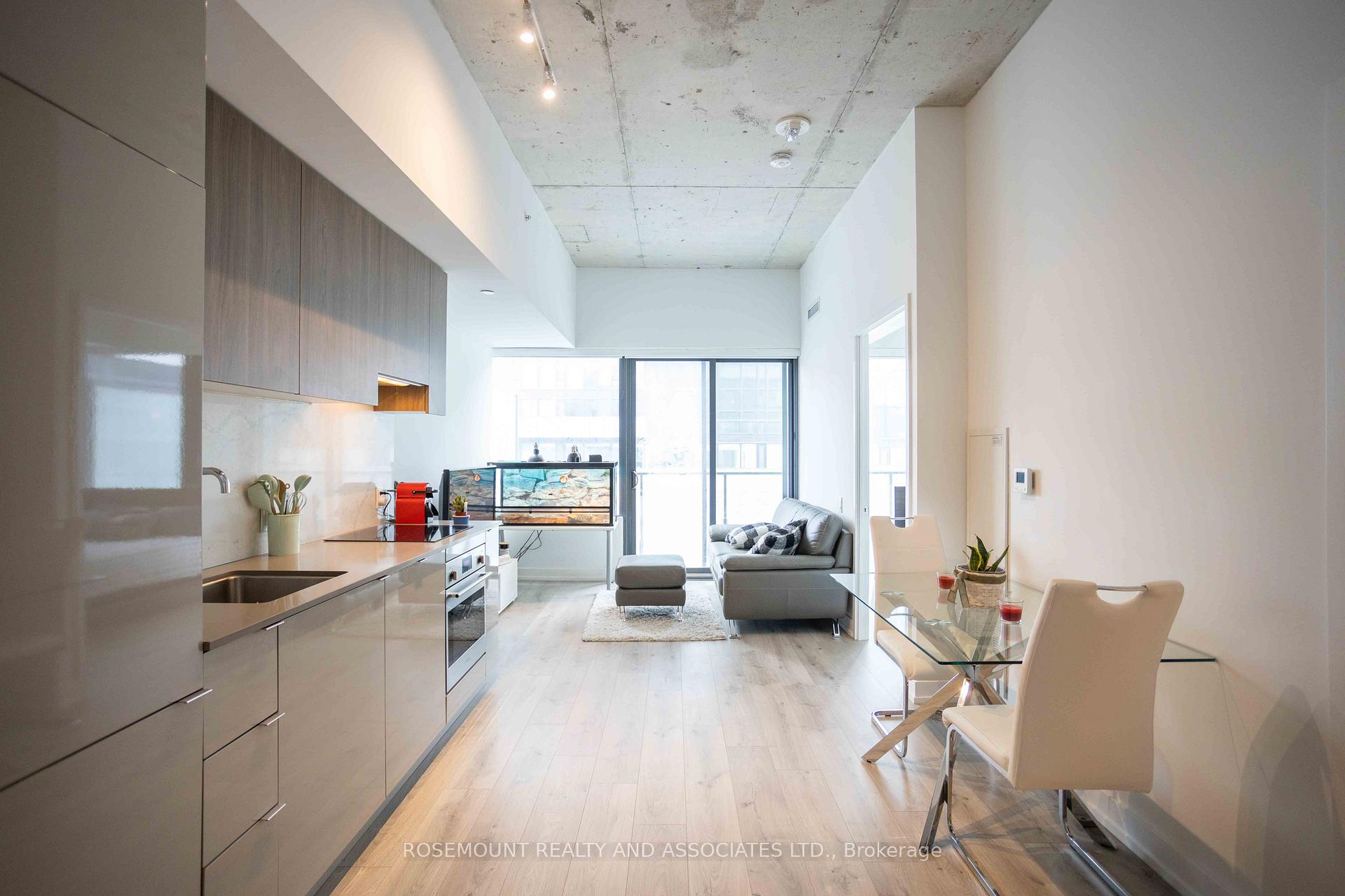 Photo 4 of Unit 712, 161 Roehampton Avenue, Toronto, Mount Pleasant West — HOMEH