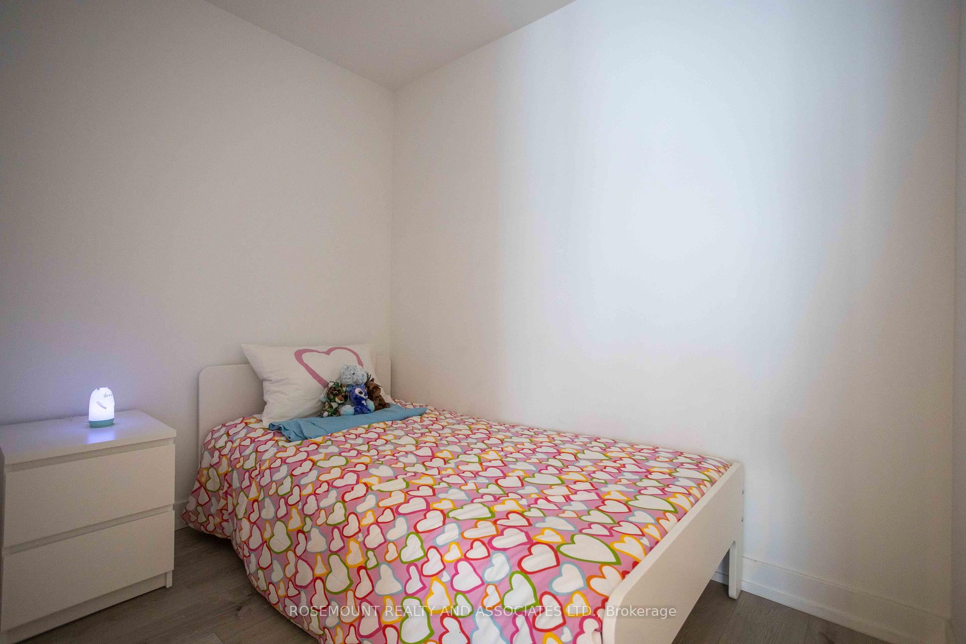 Photo 7 of Unit 712, 161 Roehampton Avenue, Toronto, Mount Pleasant West — HOMEH