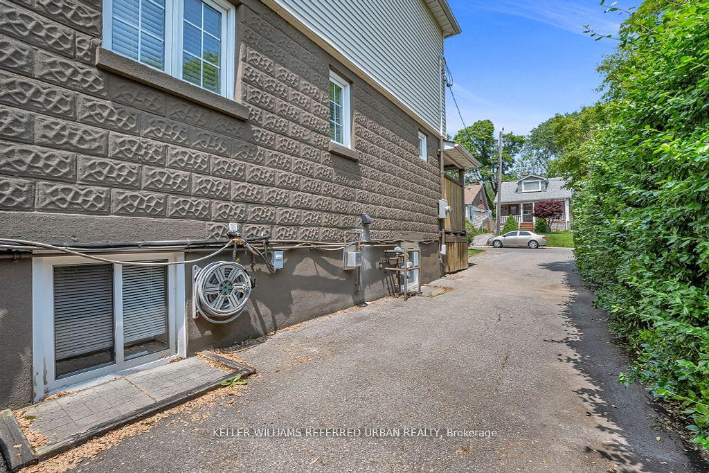 Photo 3 of 5 Donora Drive, Toronto, Crescent Town — HOMEH
