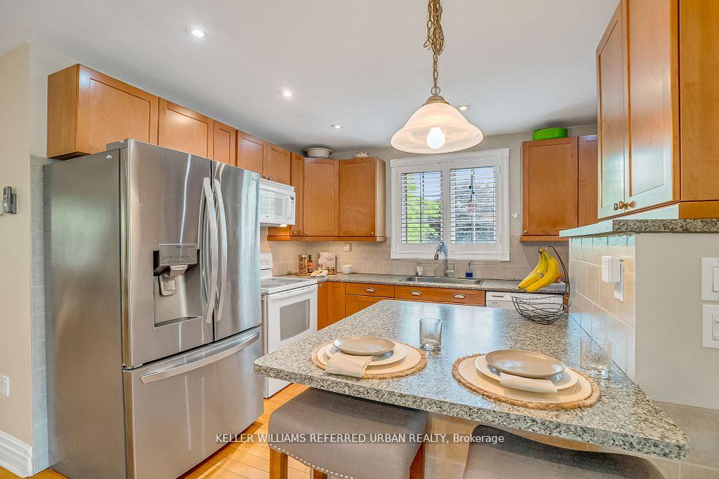 Photo 10 of 5 Donora Drive, Toronto, Crescent Town — HOMEH