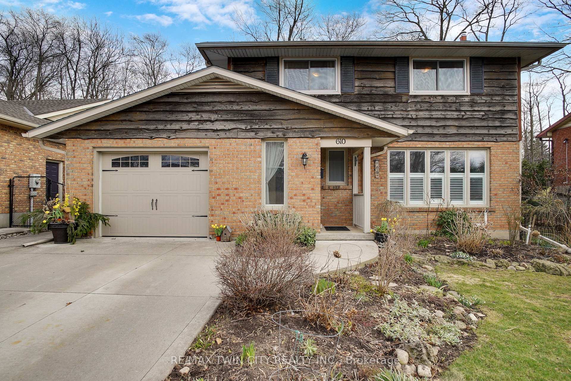 Photo 1 of 610 White Oak Drive S, Cambridge — HOMEH