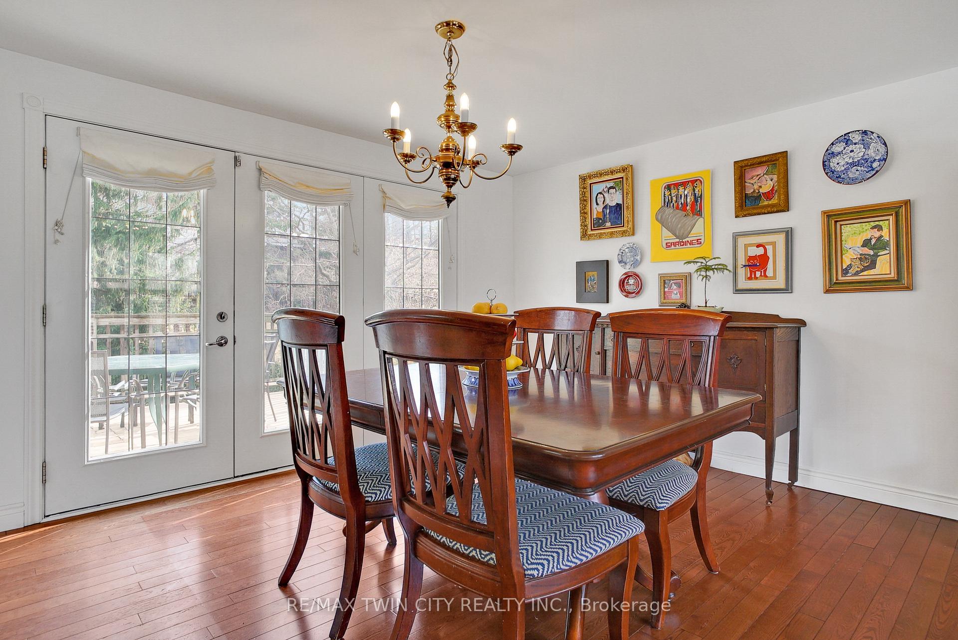 Photo 2 of 610 White Oak Drive S, Cambridge — HOMEH