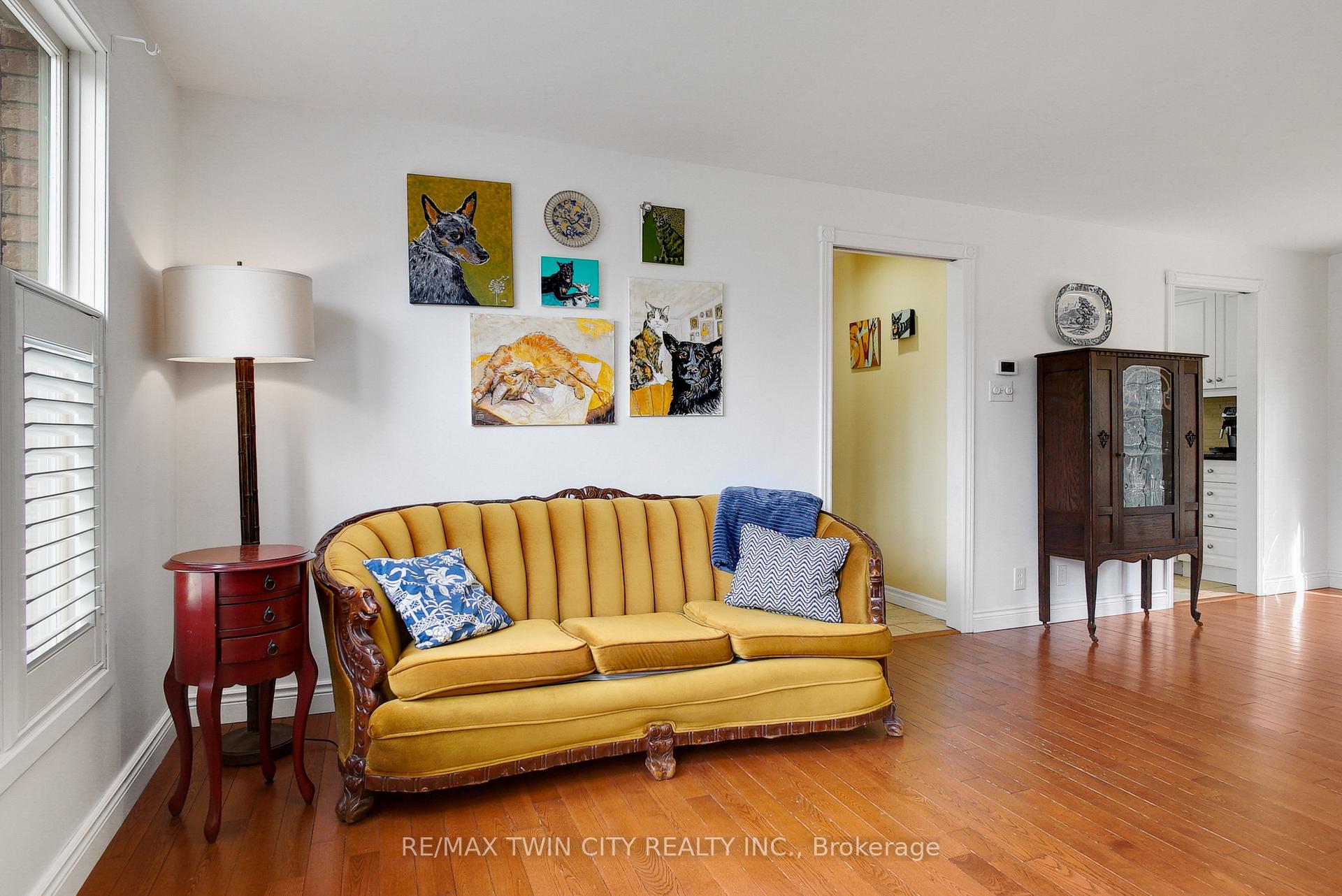 Photo 7 of 610 White Oak Drive S, Cambridge — HOMEH