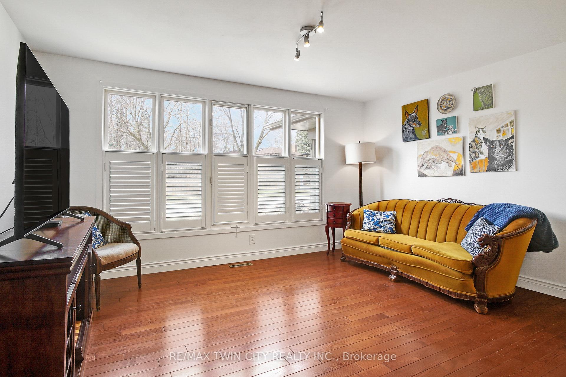 Photo 21 of 610 White Oak Drive S, Cambridge — HOMEH
