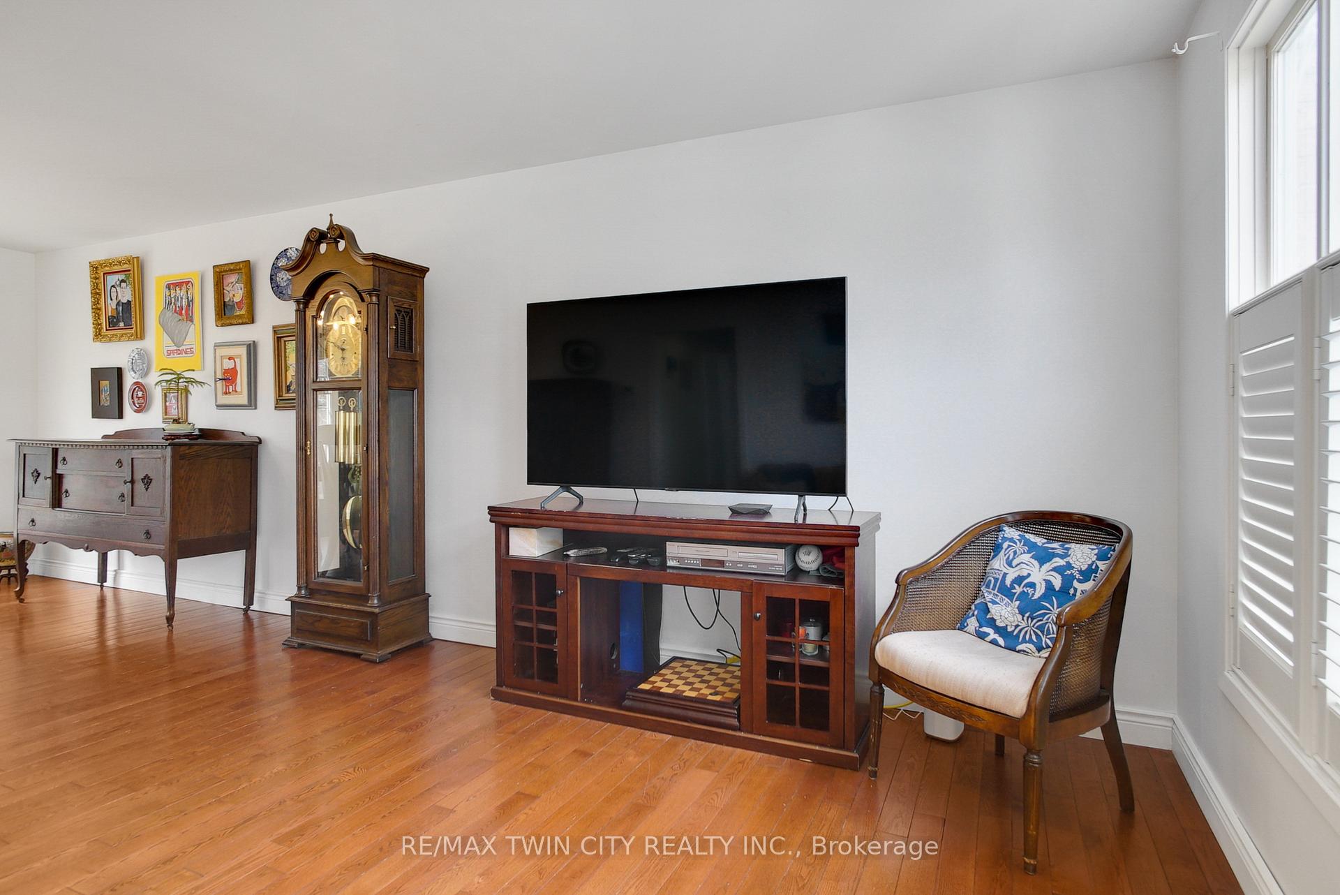 Photo 22 of 610 White Oak Drive S, Cambridge — HOMEH