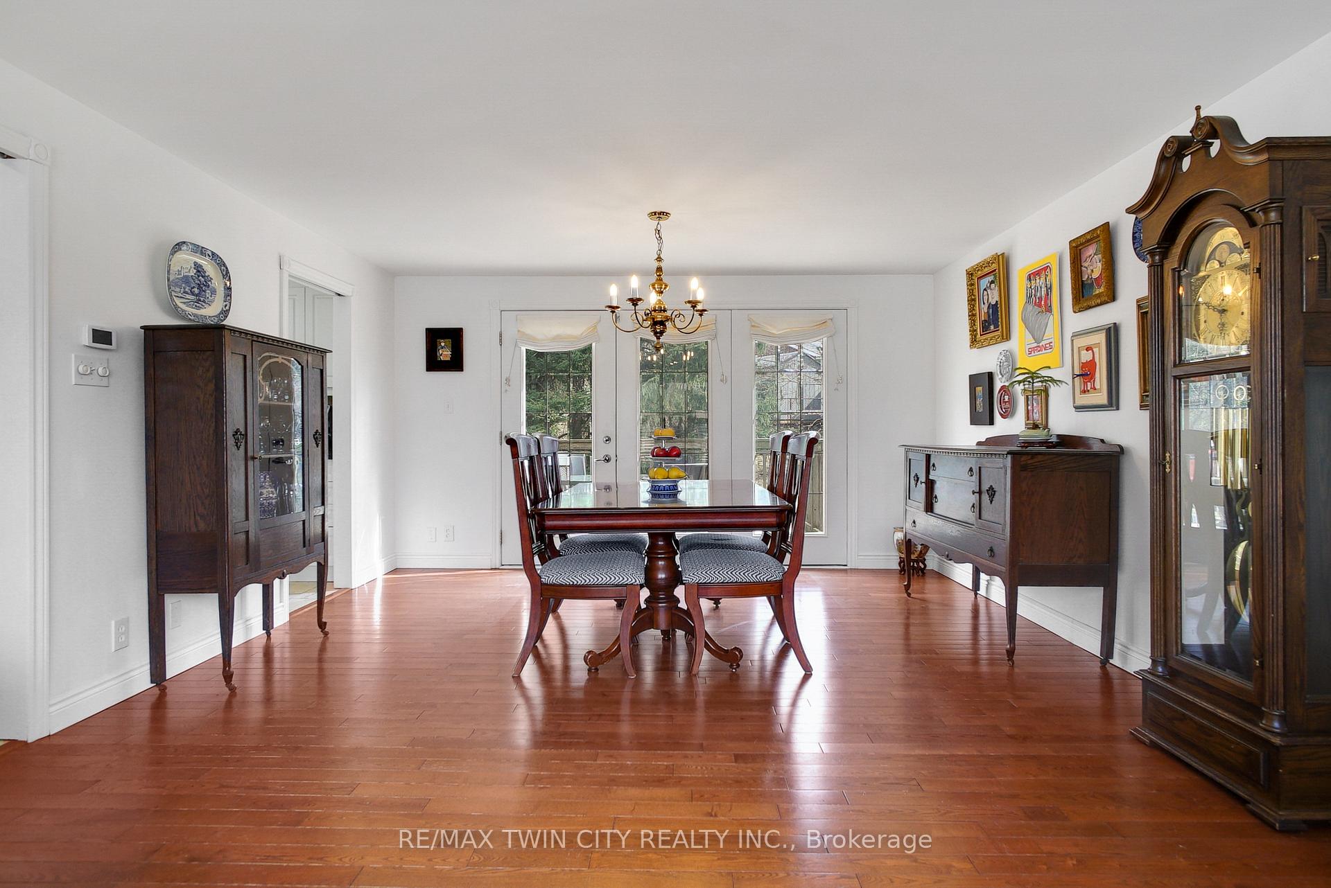 Photo 32 of 610 White Oak Drive S, Cambridge — HOMEH