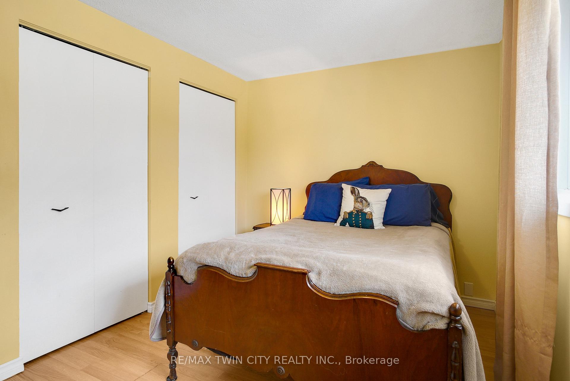 Photo 12 of 610 White Oak Drive S, Cambridge — HOMEH