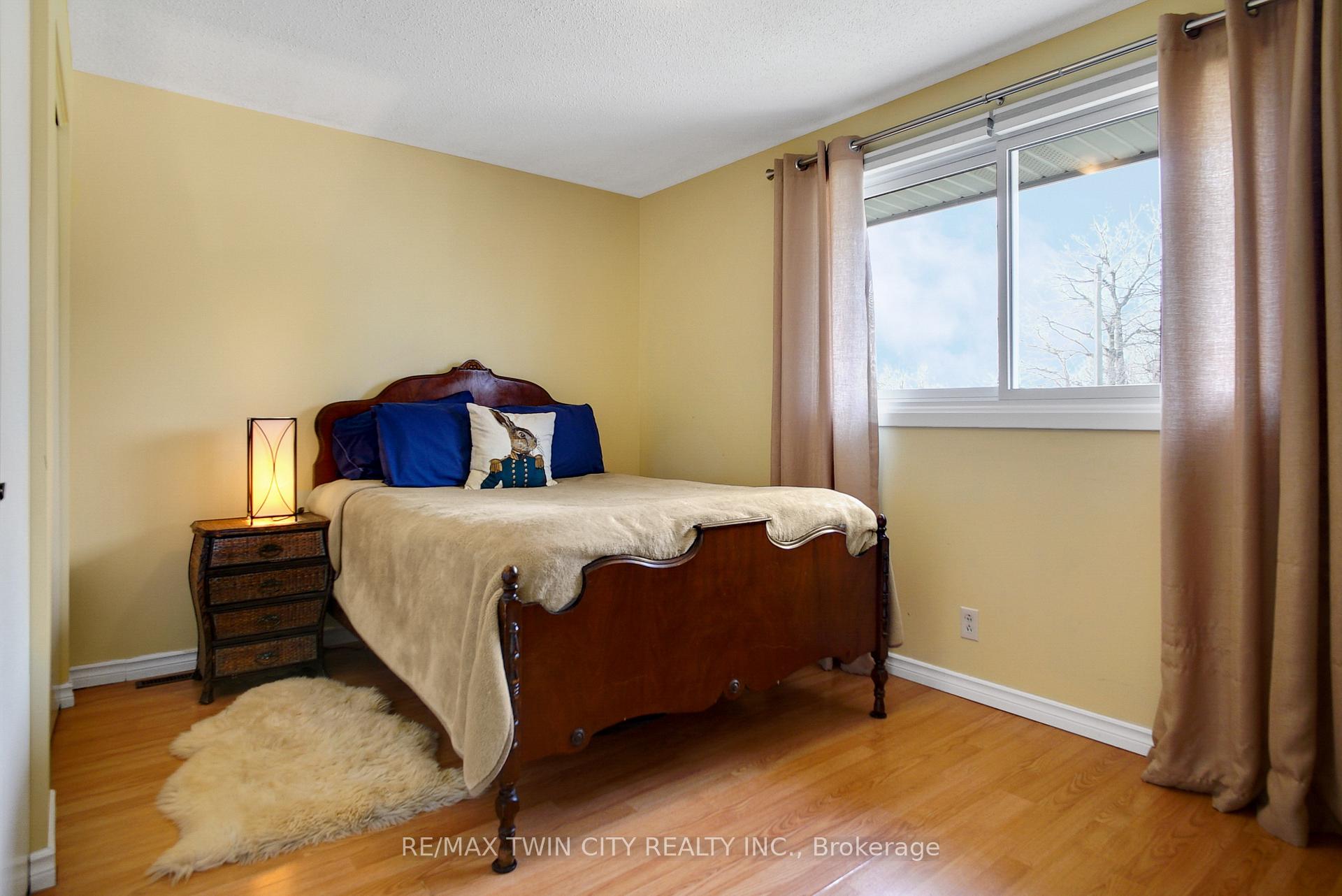 Photo 19 of 610 White Oak Drive S, Cambridge — HOMEH