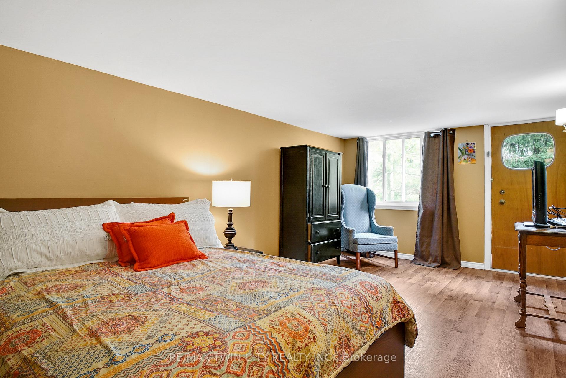 Photo 29 of 610 White Oak Drive S, Cambridge — HOMEH