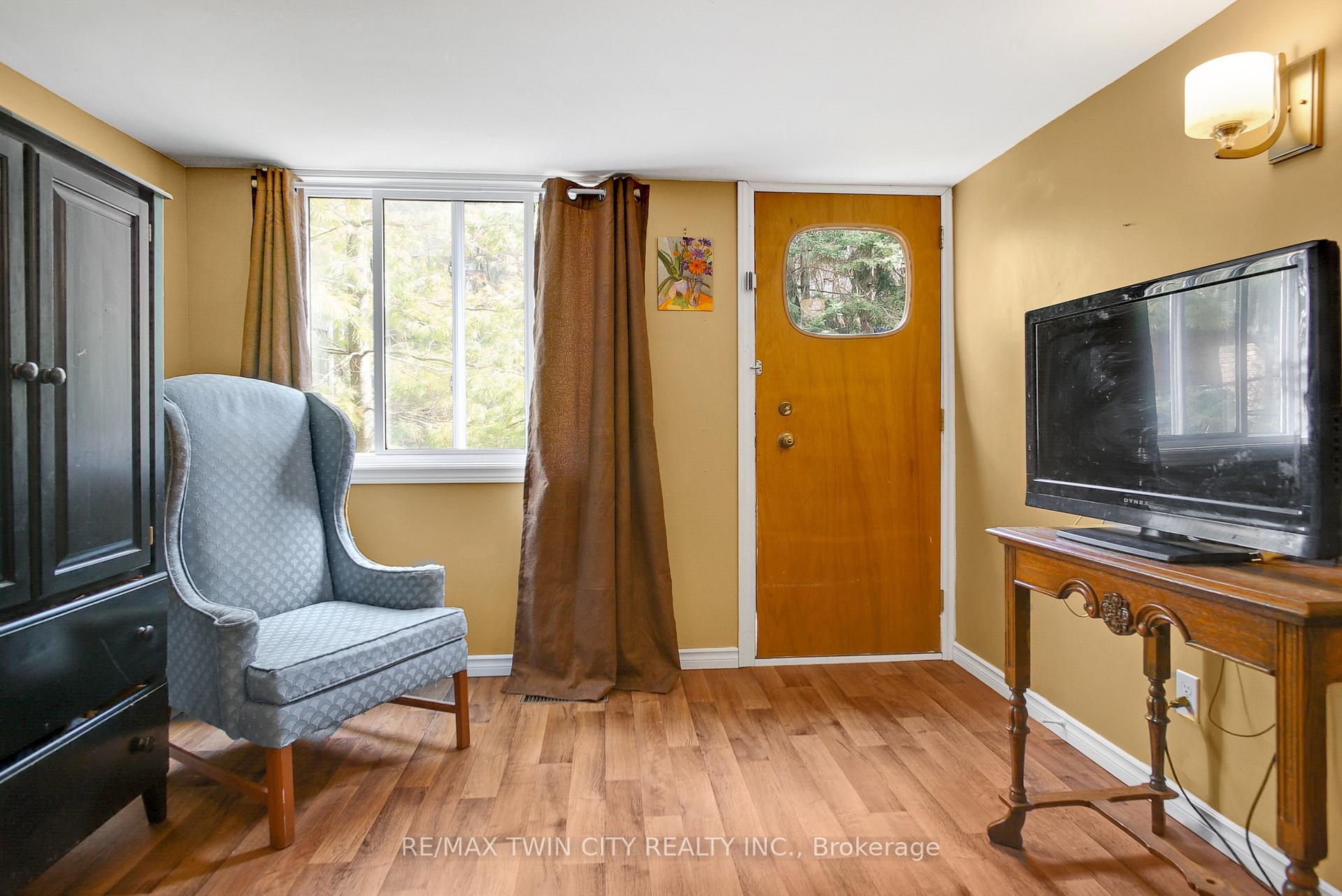 Photo 25 of 610 White Oak Drive S, Cambridge — HOMEH