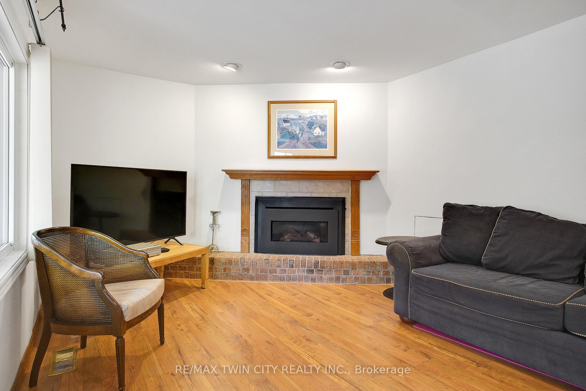 Photo 26 of 610 White Oak Drive S, Cambridge — HOMEH