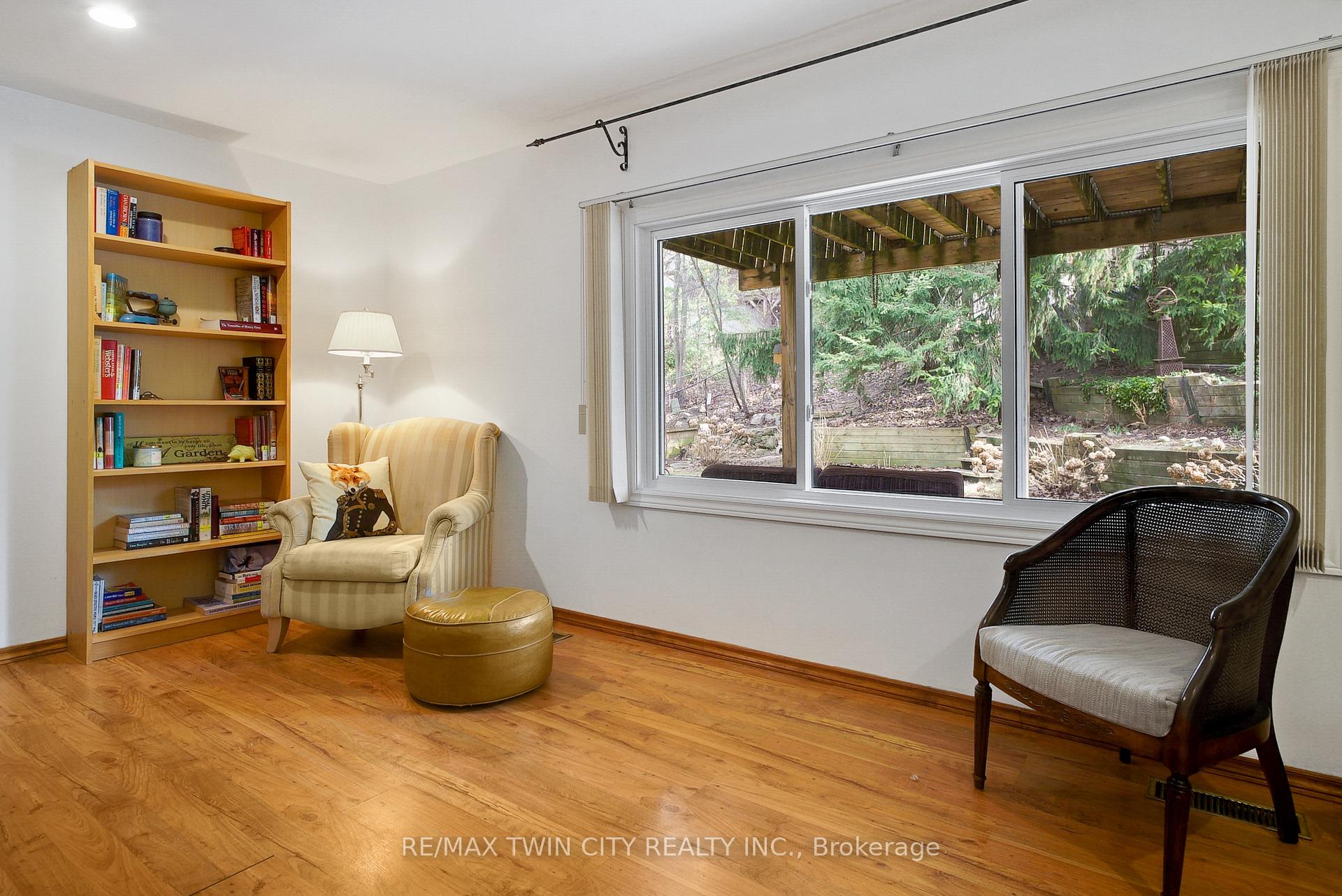 Photo 30 of 610 White Oak Drive S, Cambridge — HOMEH