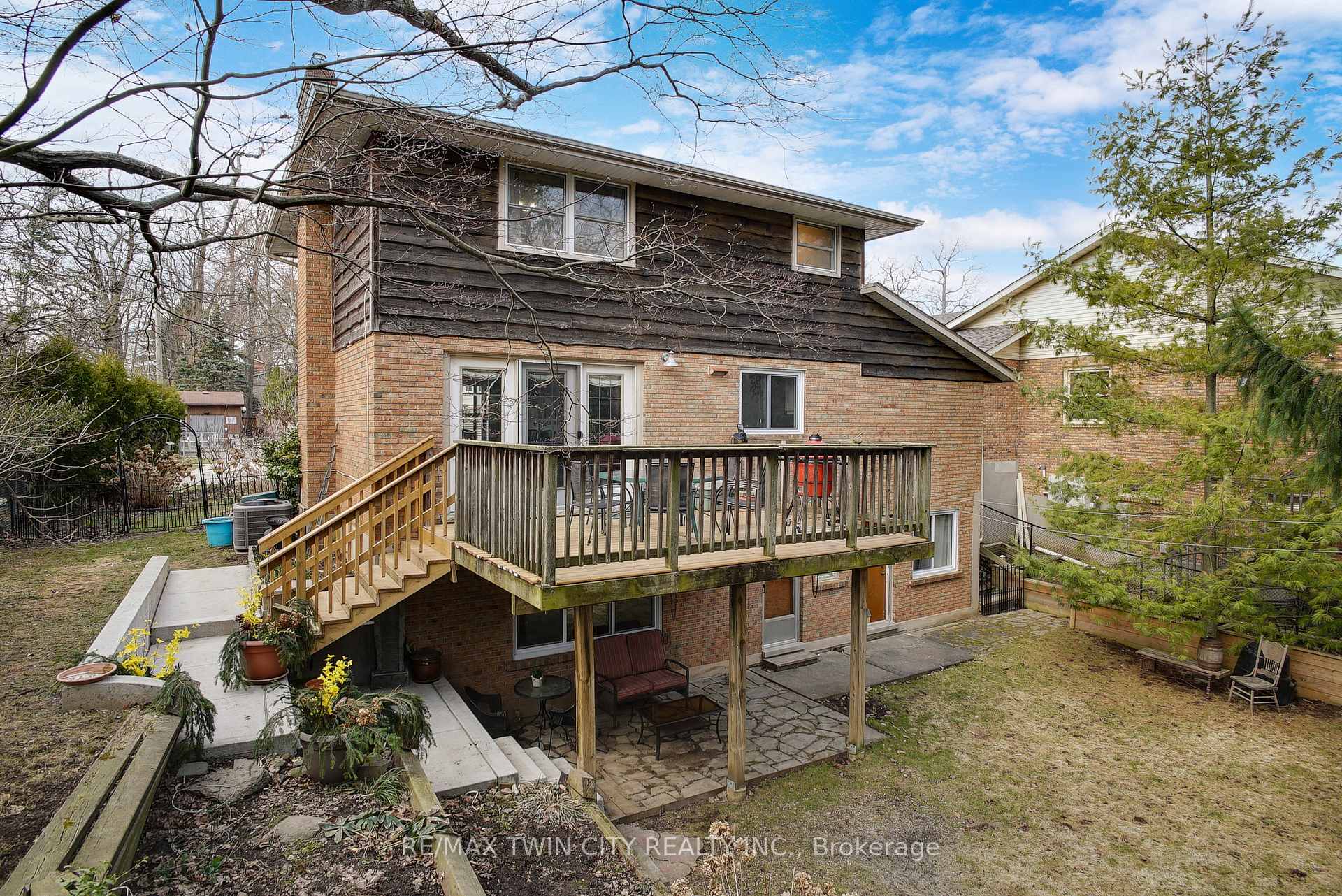 Photo 28 of 610 White Oak Drive S, Cambridge — HOMEH