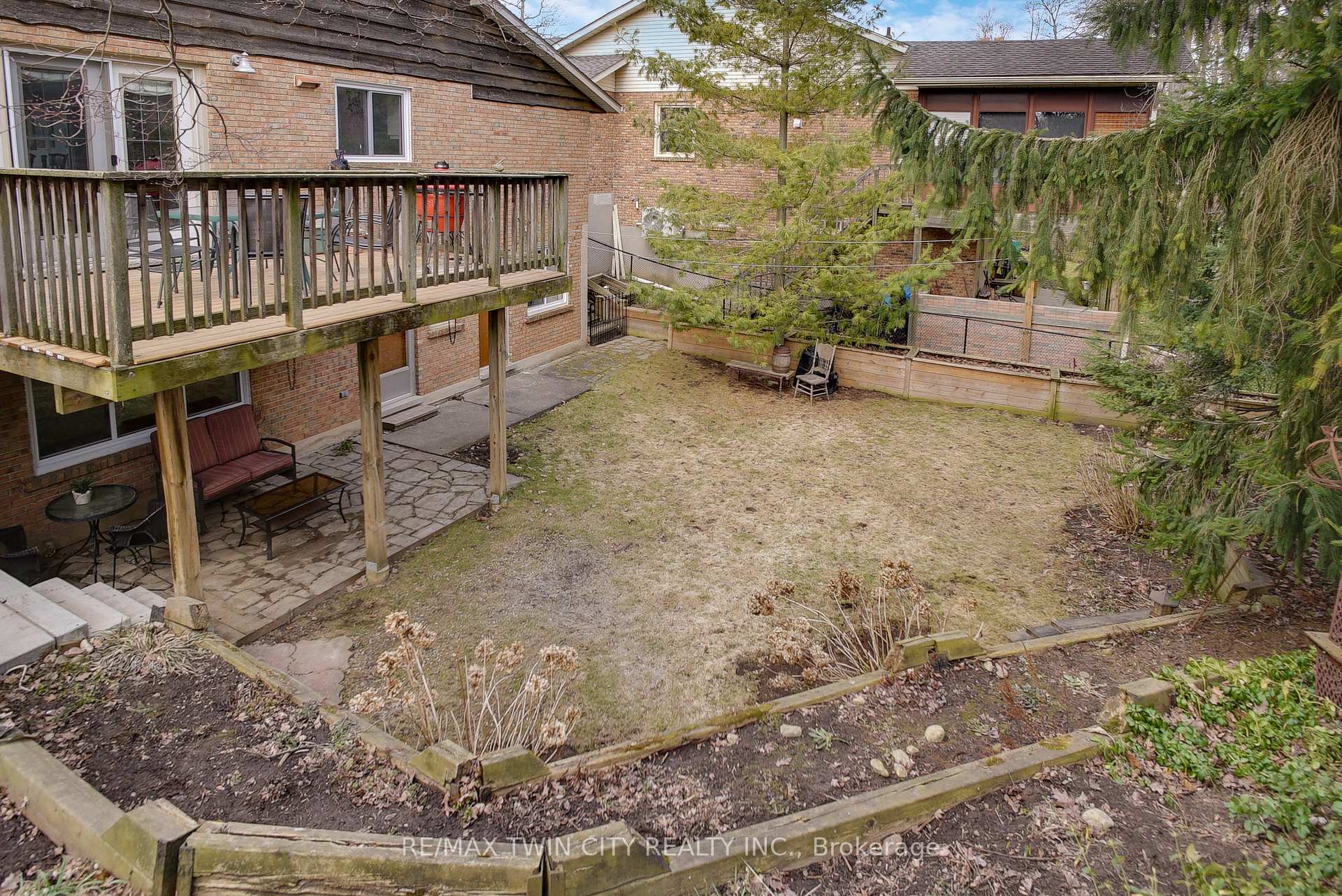 Photo 35 of 610 White Oak Drive S, Cambridge — HOMEH