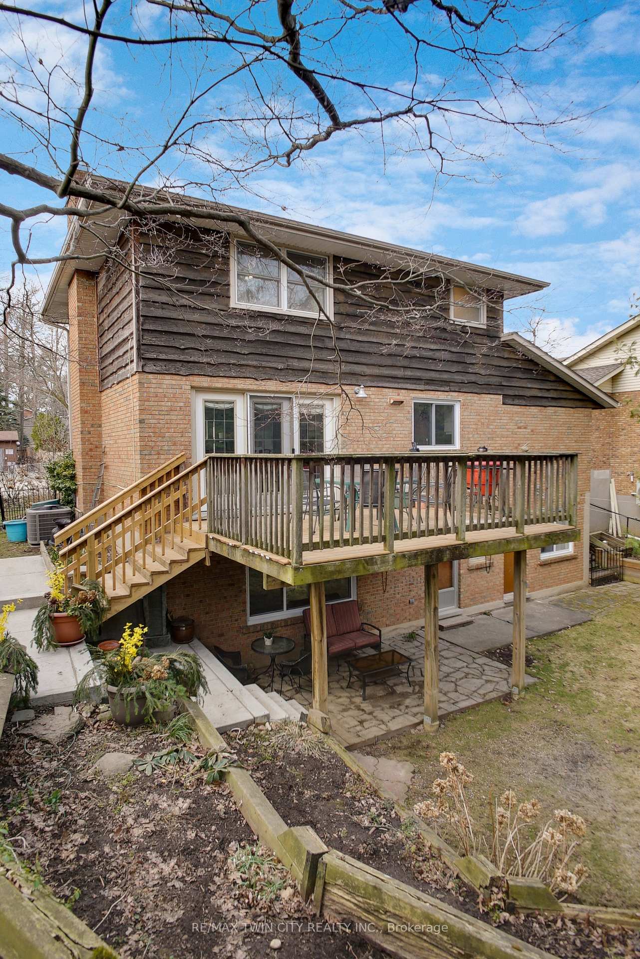 Photo 36 of 610 White Oak Drive S, Cambridge — HOMEH