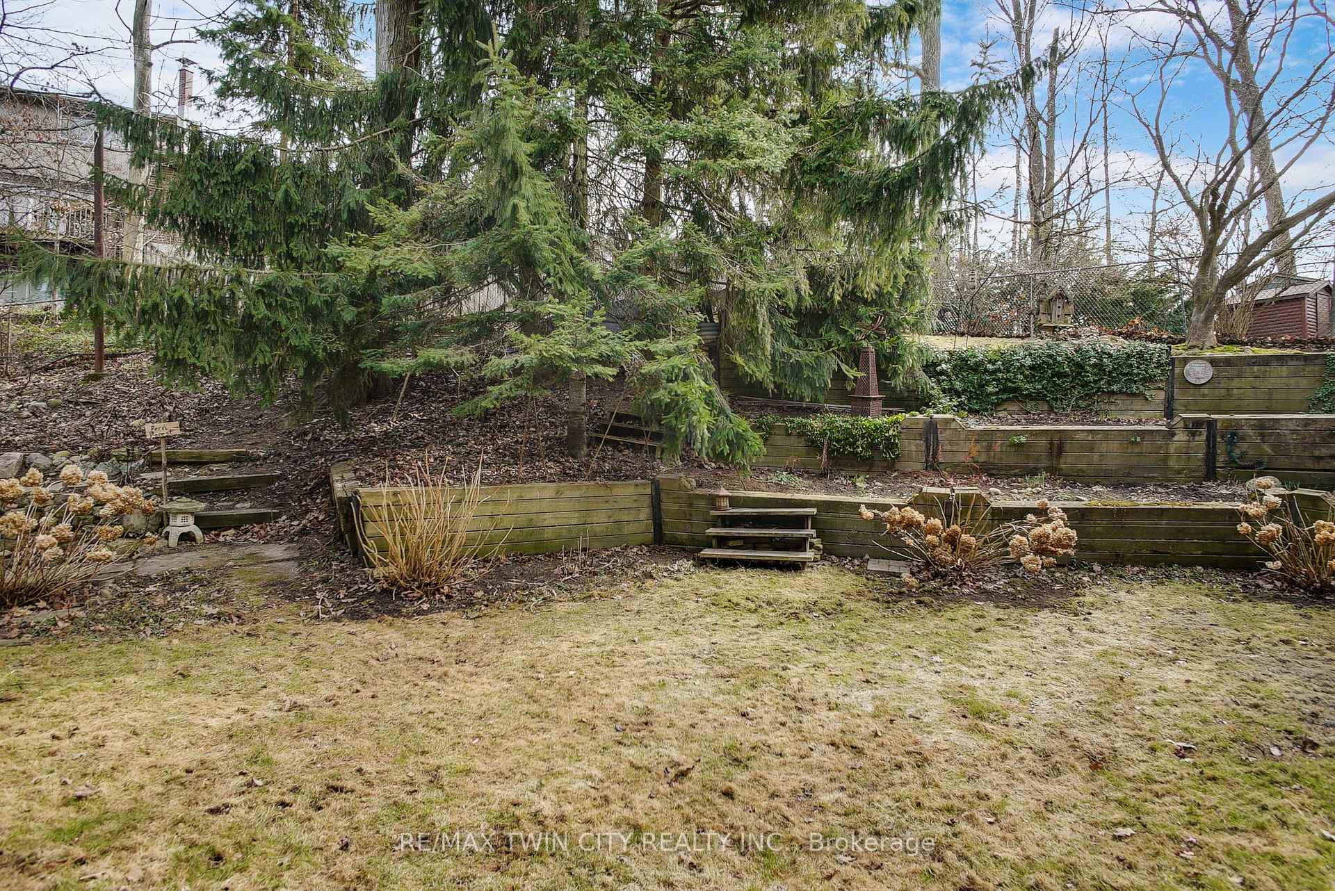 Photo 41 of 610 White Oak Drive S, Cambridge — HOMEH