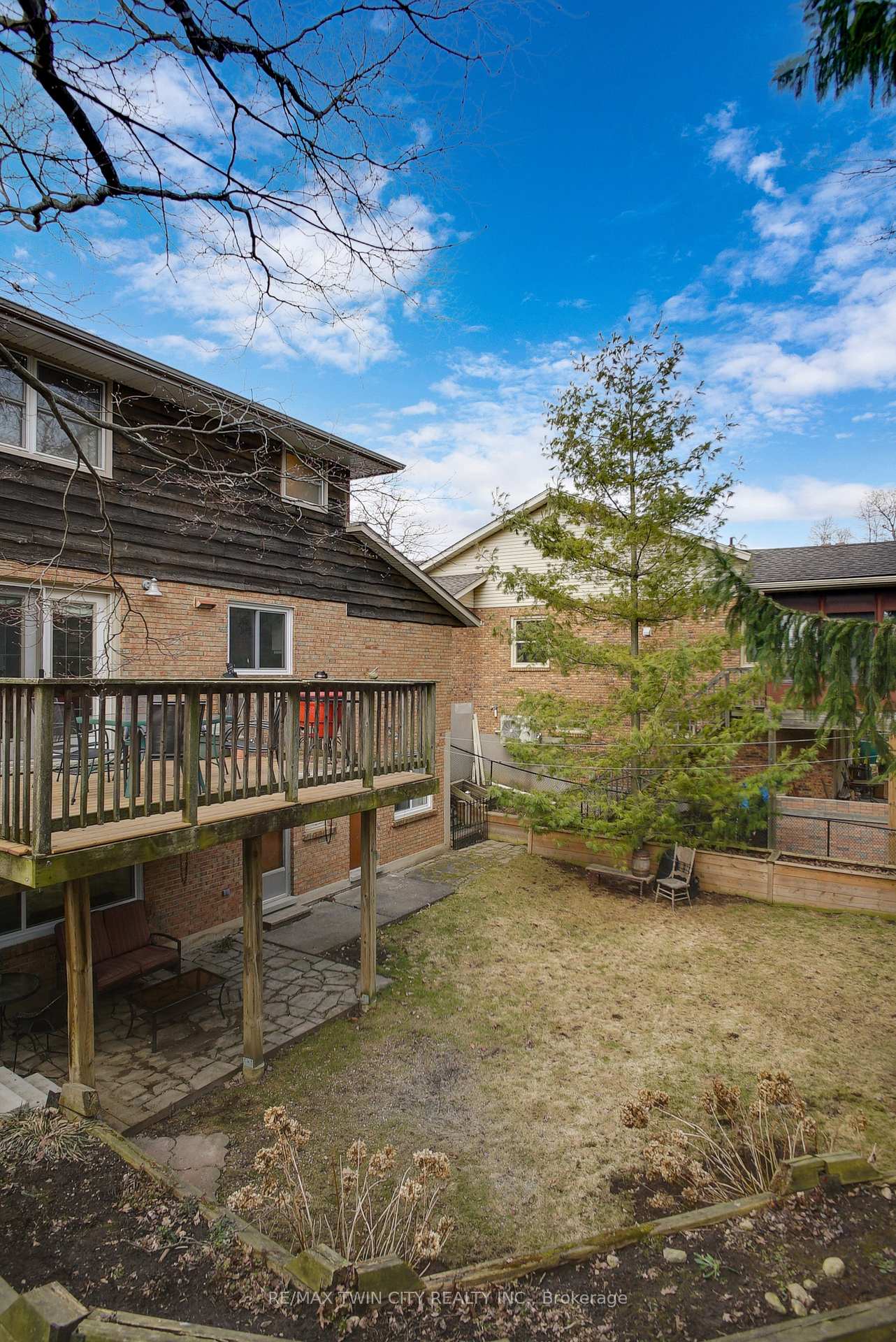 Photo 20 of 610 White Oak Drive S, Cambridge — HOMEH
