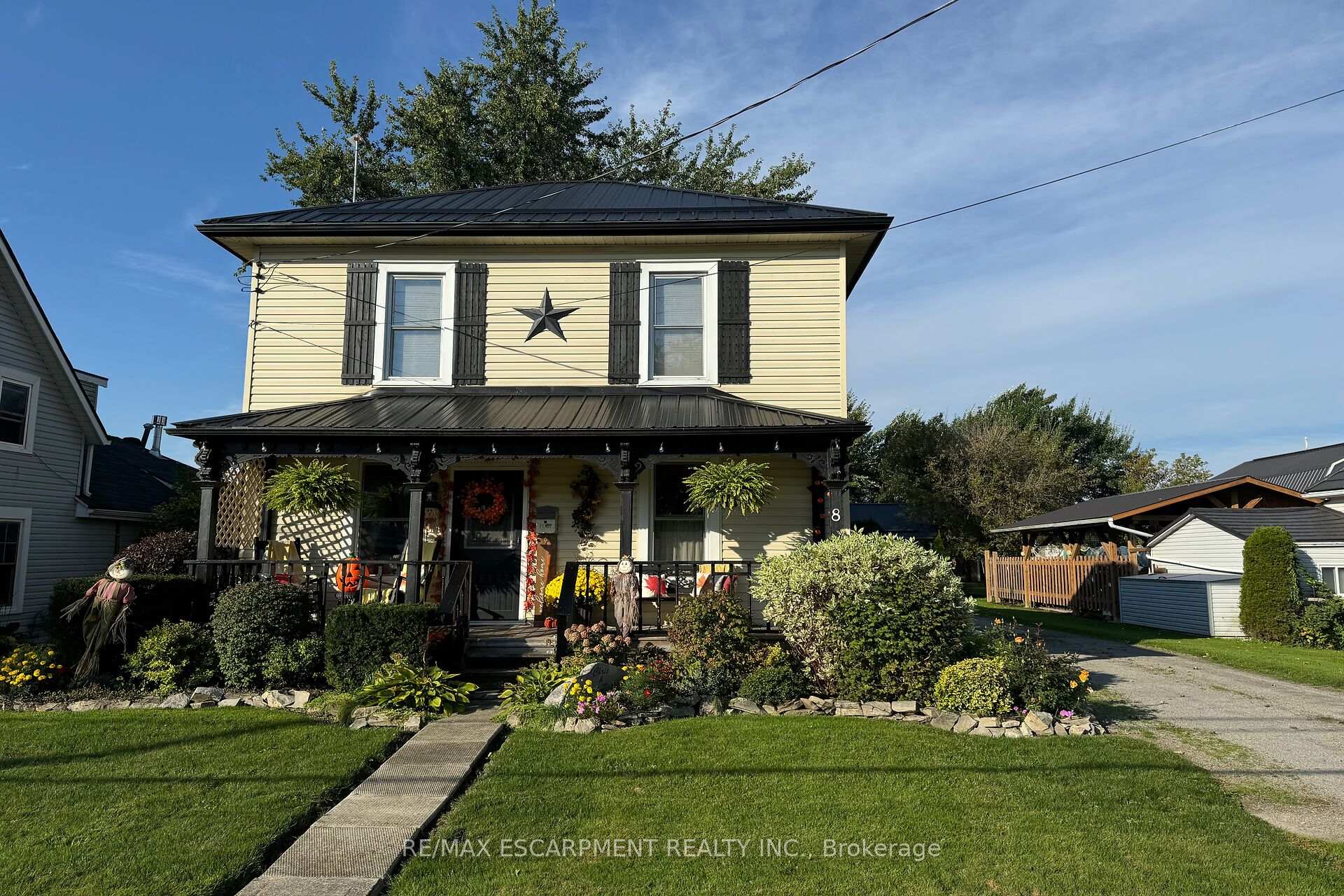 Front of 8 Erie Avenue S