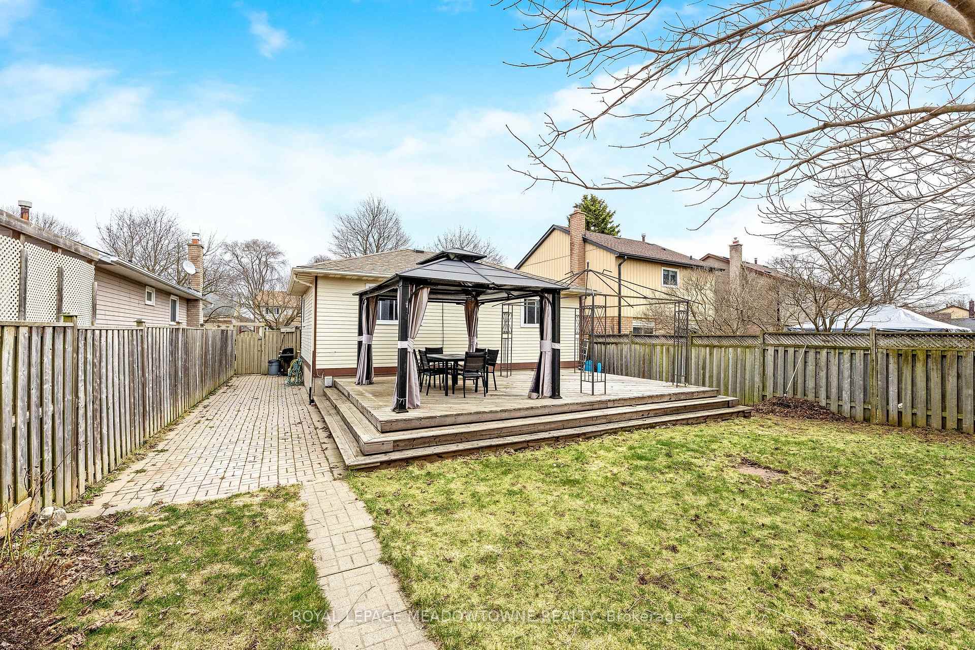 Photo 40 of 64 Angela Crescent, Cambridge — HOMEH