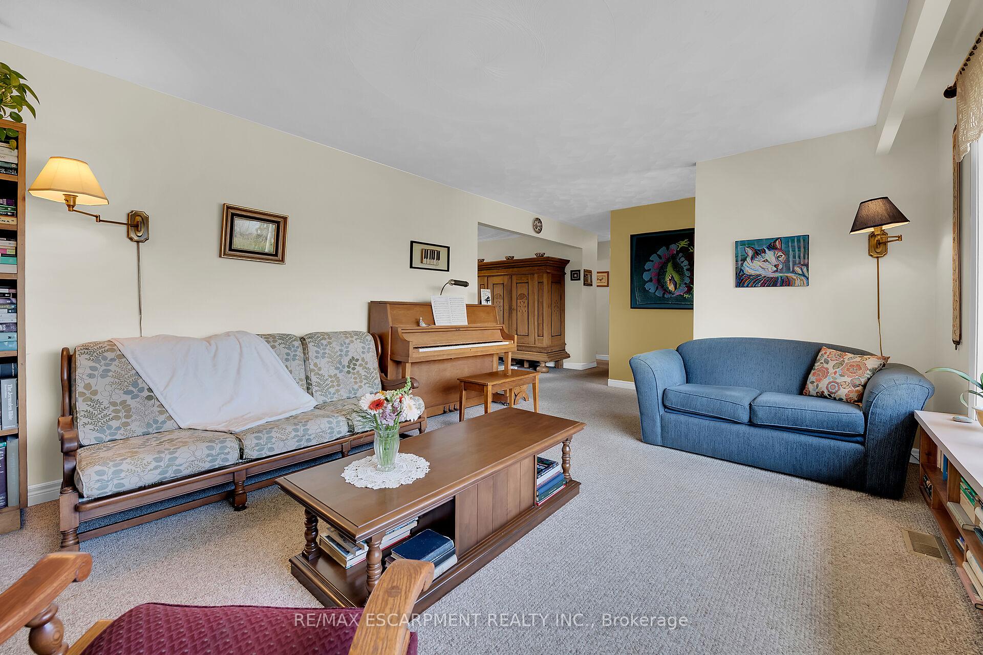 Photo 2 of 49 Laird Street, Haldimand — HOMEH