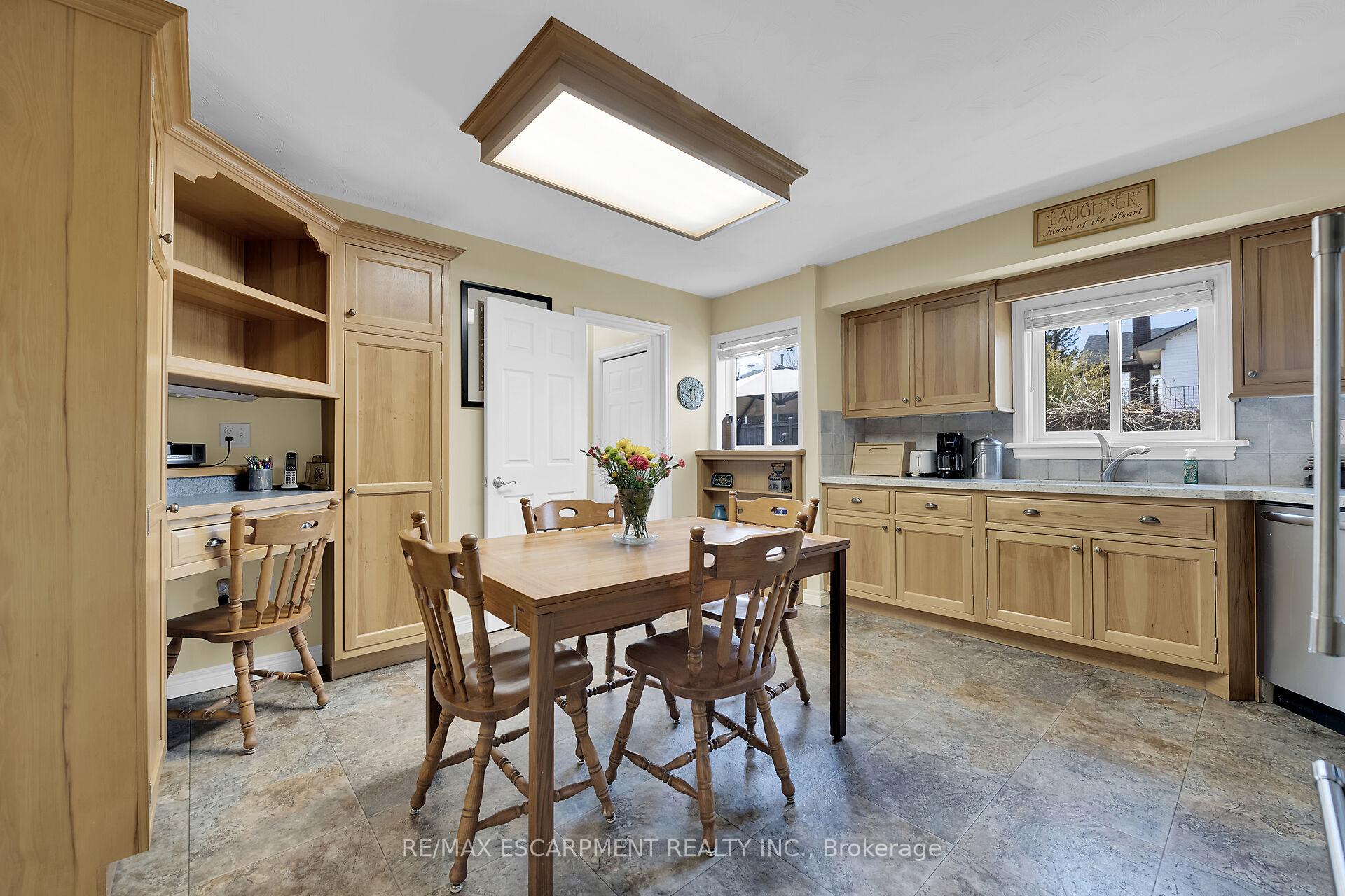 Photo 5 of 49 Laird Street, Haldimand — HOMEH