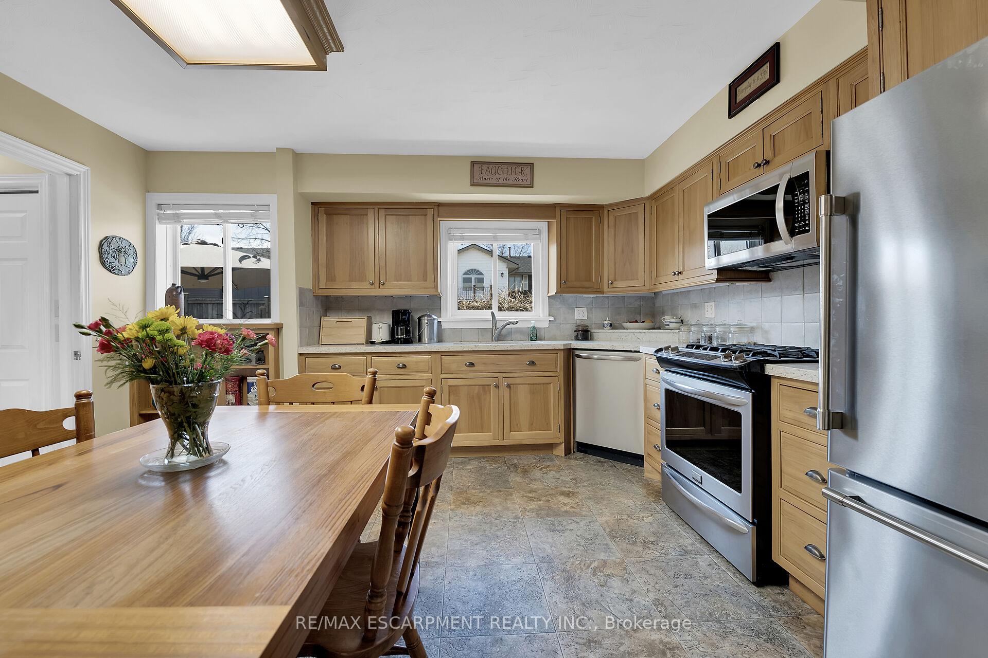 Photo 10 of 49 Laird Street, Haldimand — HOMEH