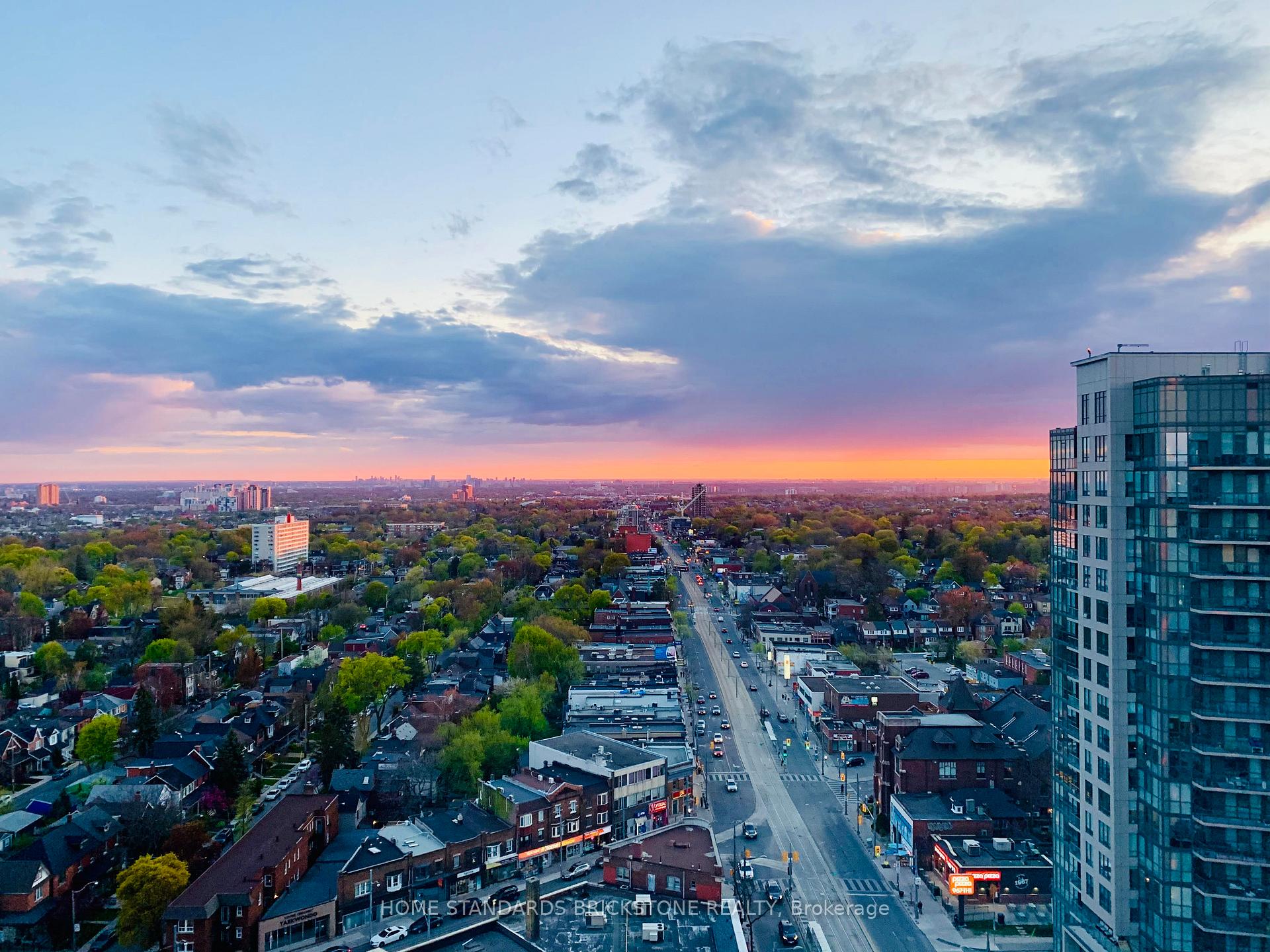 Photo 8 of Unit 1810, 501 St.Clair Avenue W, Toronto, Forest Hill South — HOMEH