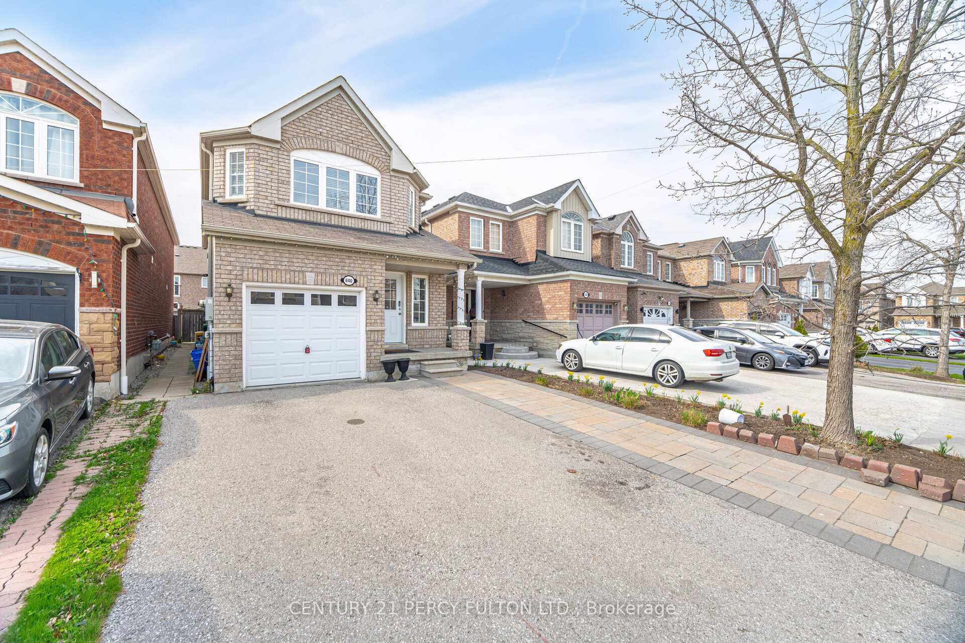 Photo 8 of 640 Sunbird Trail, Pickering, Amberlea — HOMEH