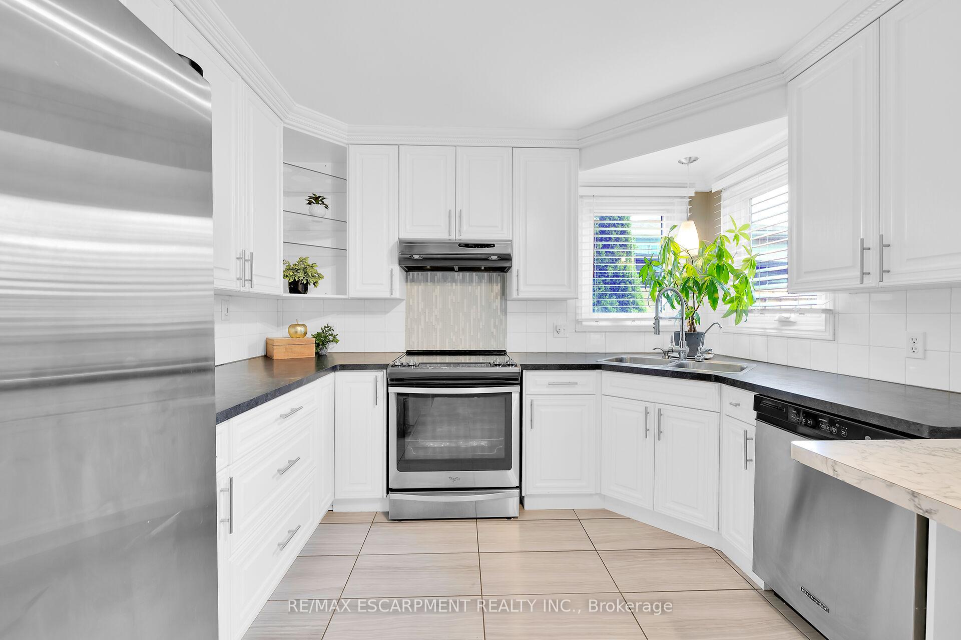 Photo 12 of 7663 Ronnie Crescent, Niagara Falls, Marineland — HOMEH