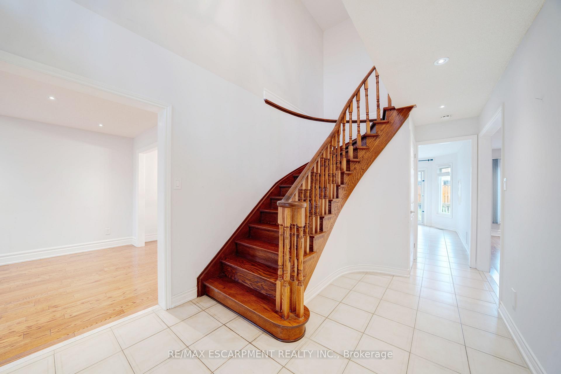 Photo 3 of 132 Belview Avenue, Vaughan, East Woodbridge — HOMEH