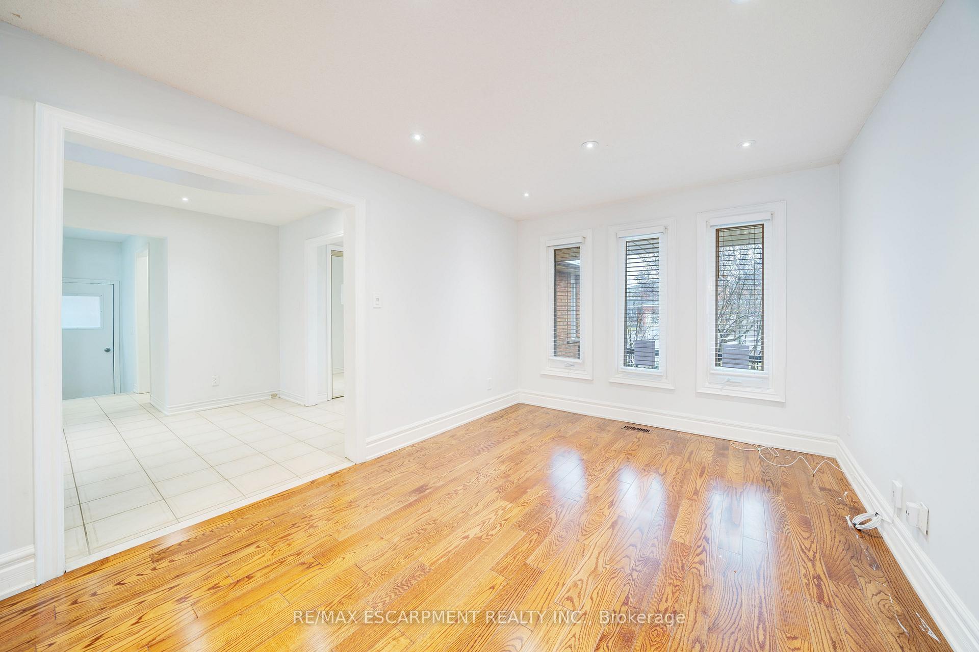 Photo 4 of 132 Belview Avenue, Vaughan, East Woodbridge — HOMEH