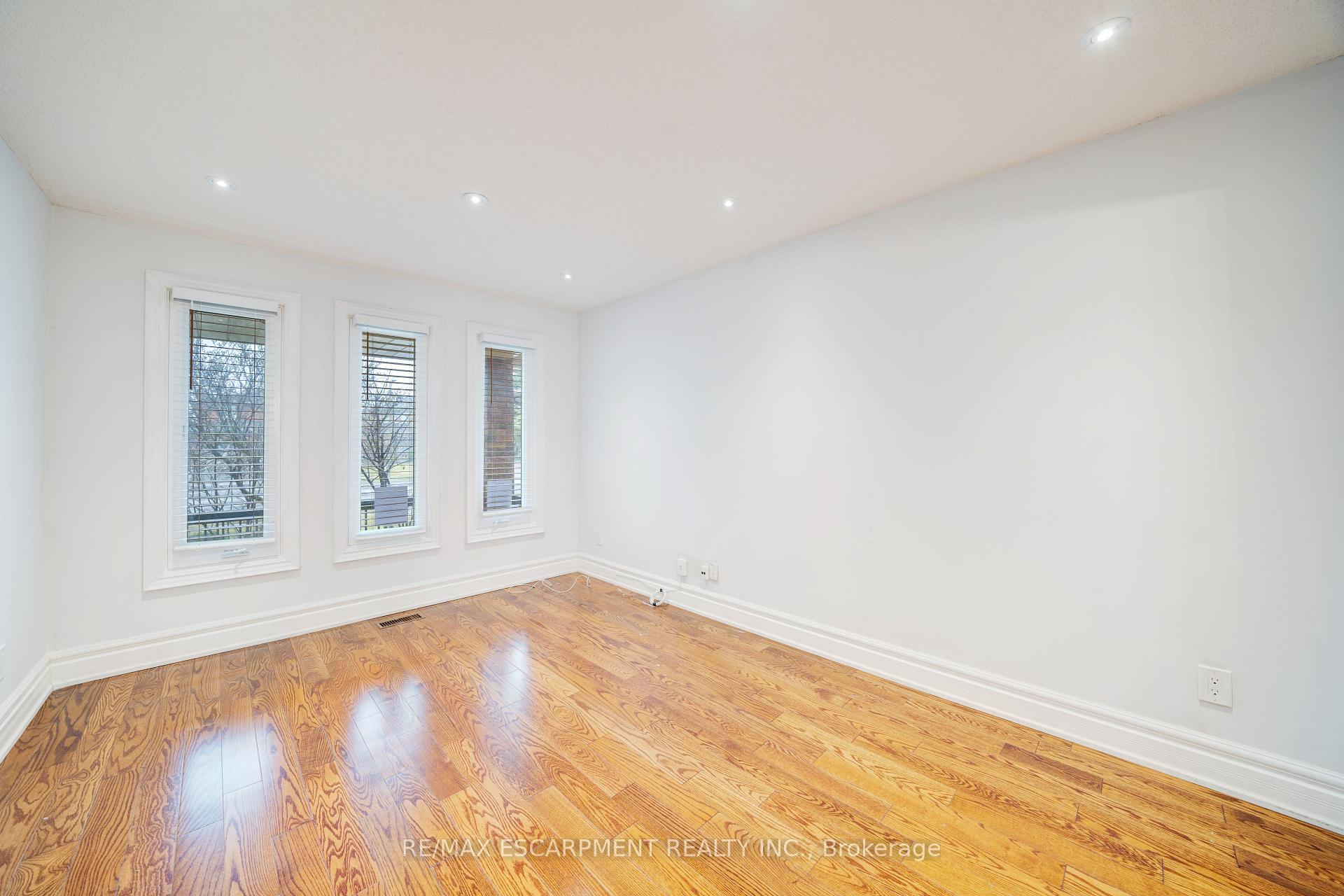 Photo 2 of 132 Belview Avenue, Vaughan, East Woodbridge — HOMEH