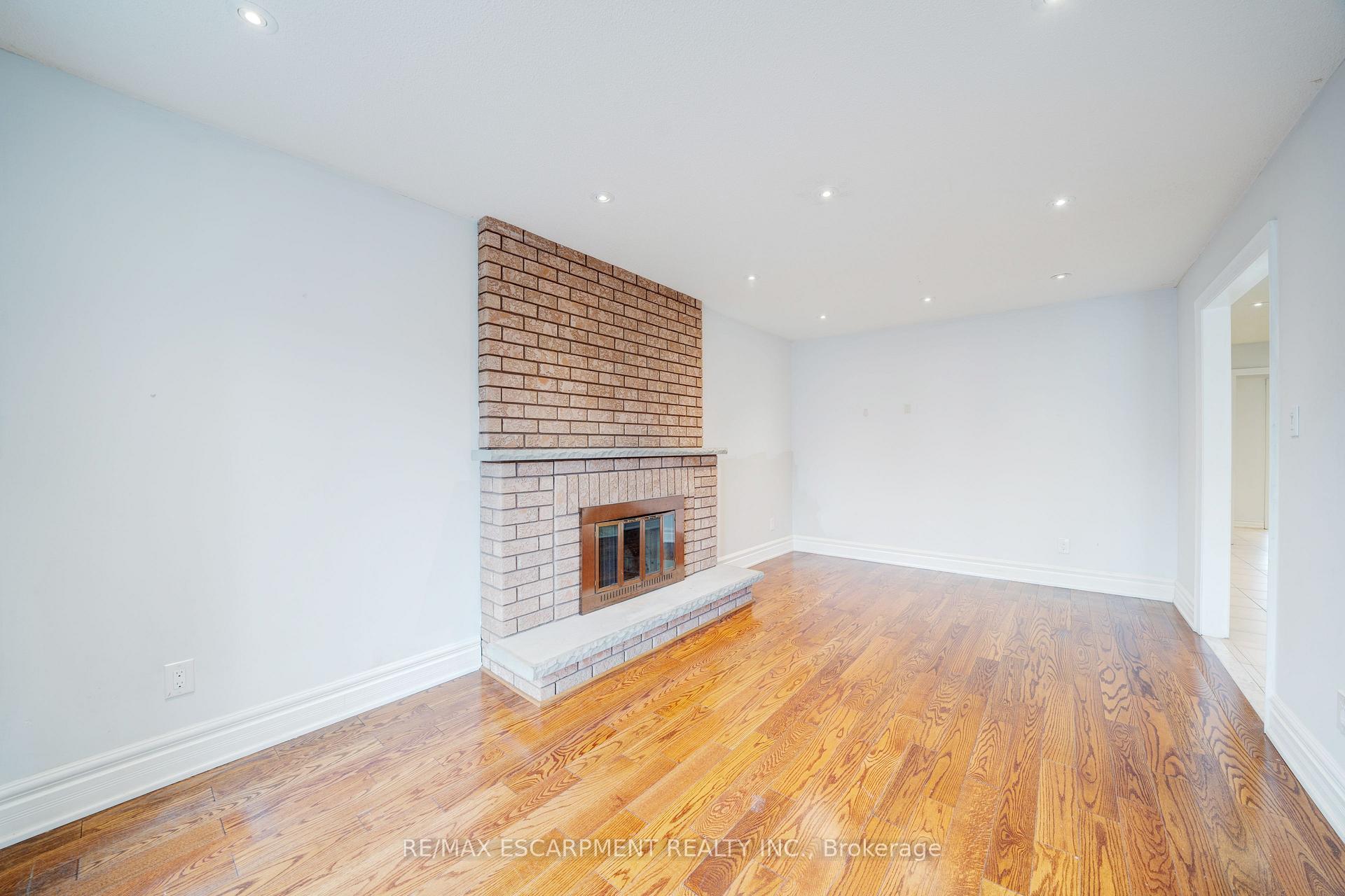 Photo 7 of 132 Belview Avenue, Vaughan, East Woodbridge — HOMEH