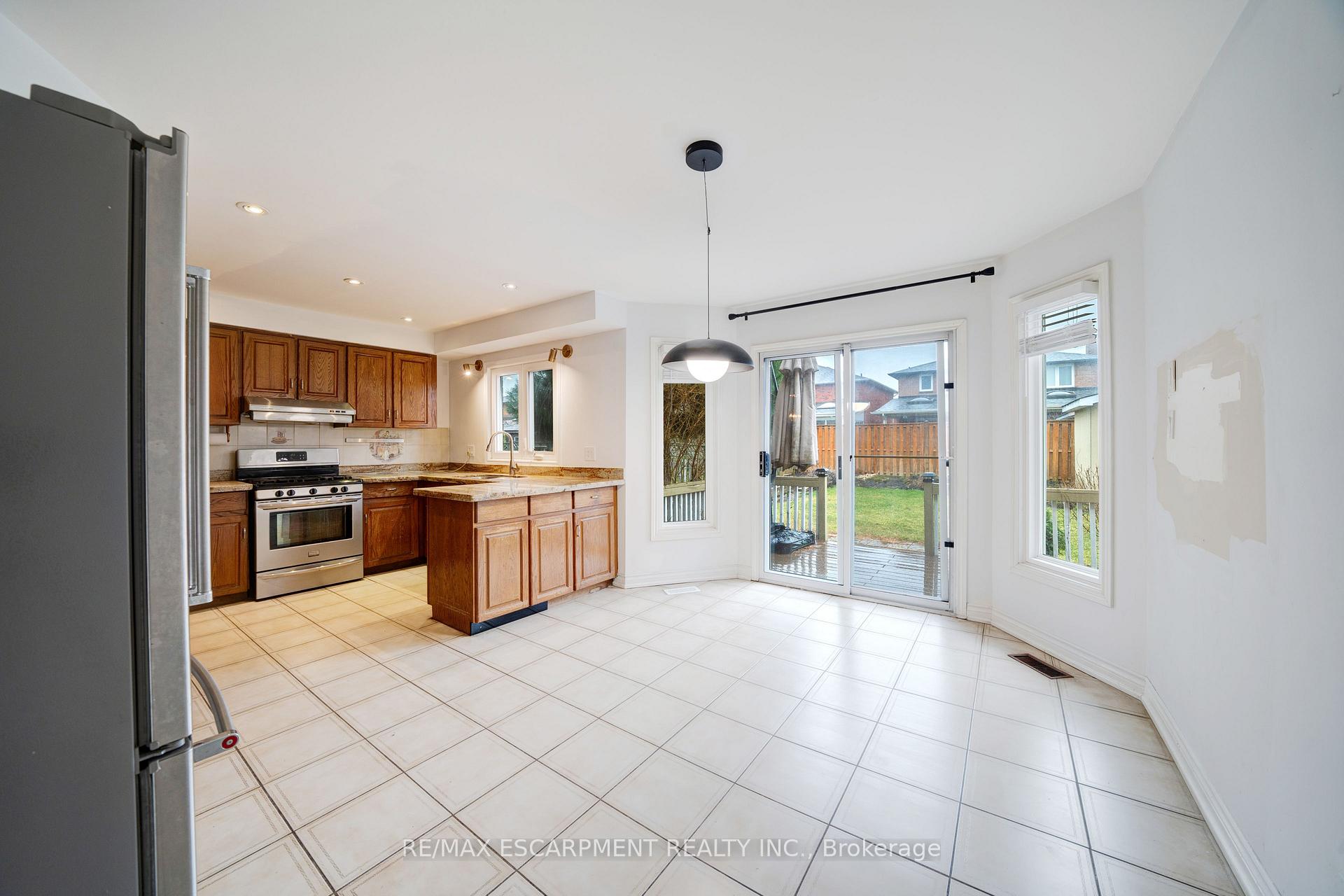 Photo 5 of 132 Belview Avenue, Vaughan, East Woodbridge — HOMEH