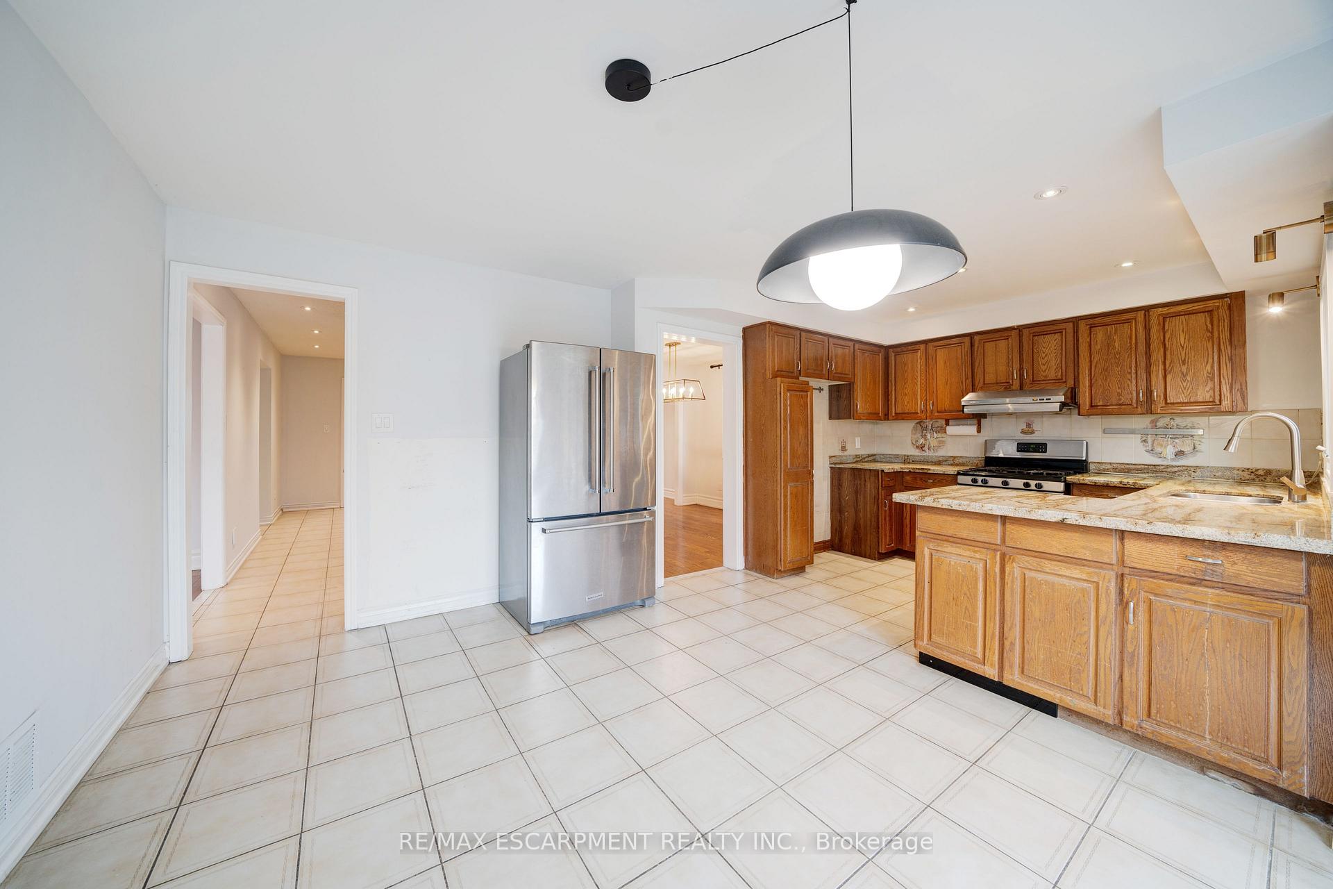 Photo 10 of 132 Belview Avenue, Vaughan, East Woodbridge — HOMEH