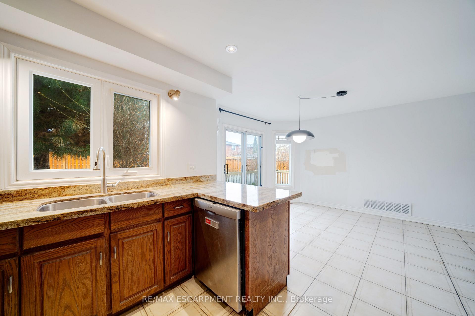 Photo 11 of 132 Belview Avenue, Vaughan, East Woodbridge — HOMEH